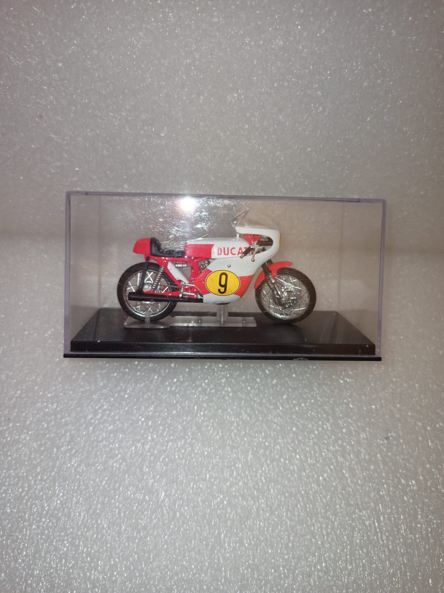 Ducati 450 Desmo 1970 Bruno Spaggiari
Scala 1:24