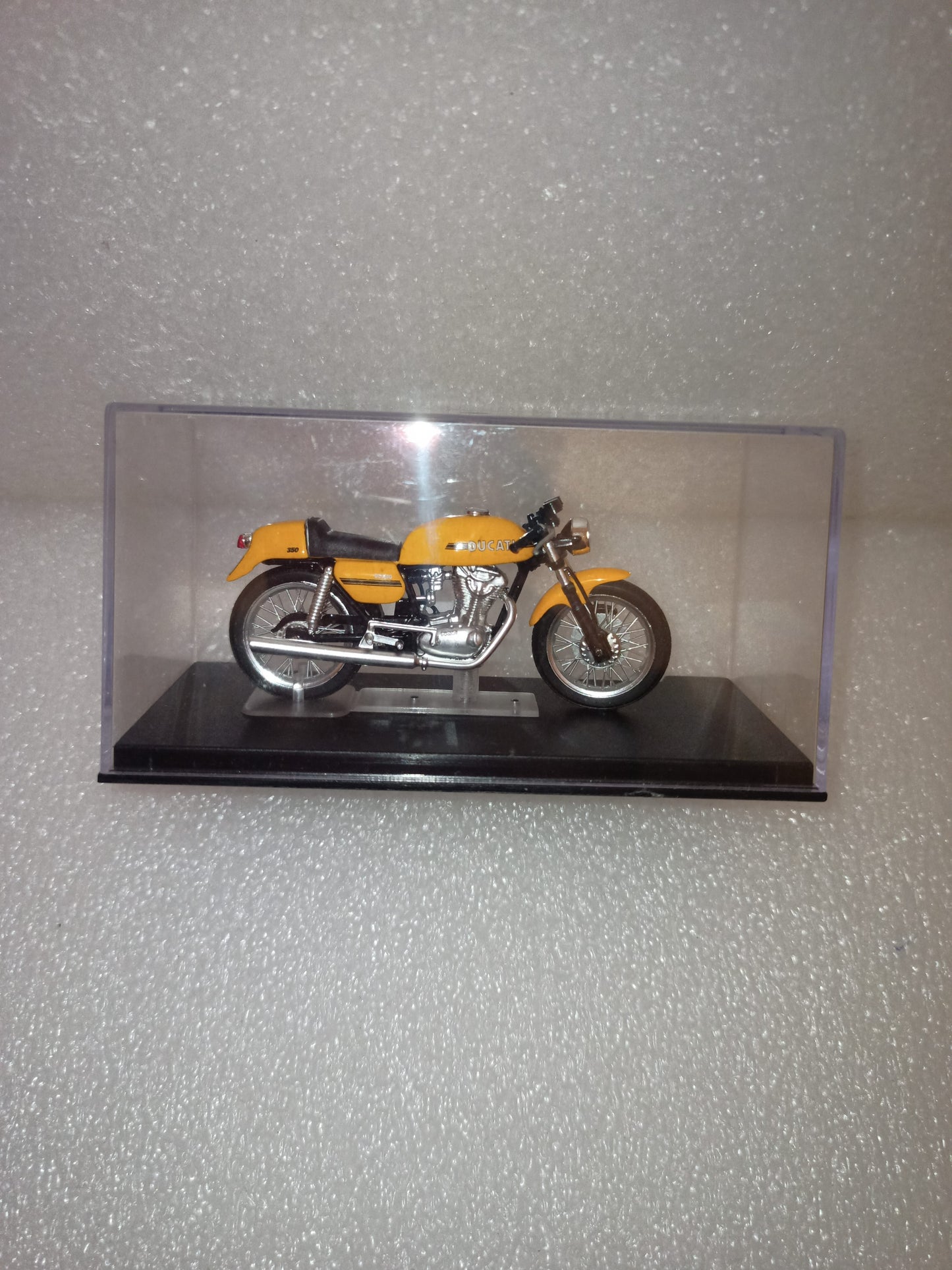 Ducati 350 MK3 Desmo 1974
Scala 1:24