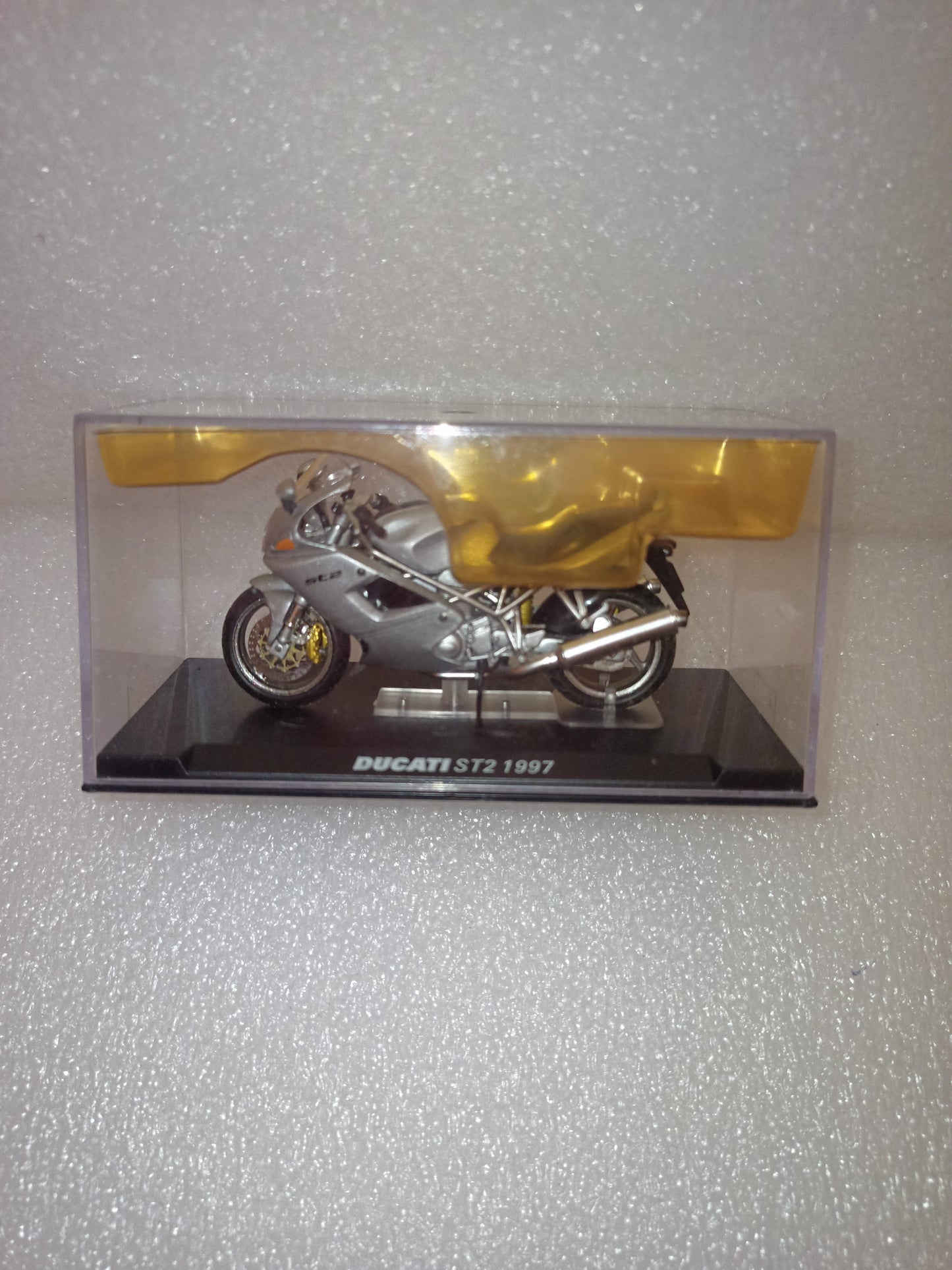 Ducati ST2 1997
Scala 1:24