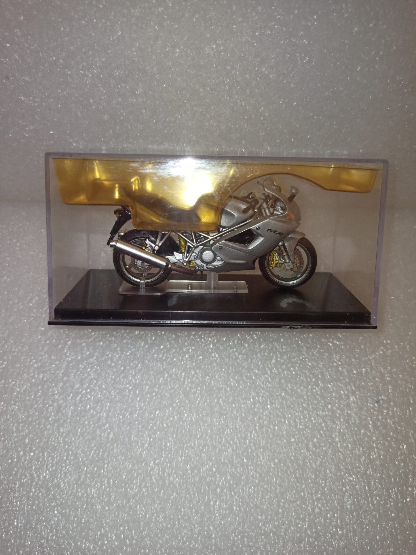 Ducati ST2 1997
Scala 1:24