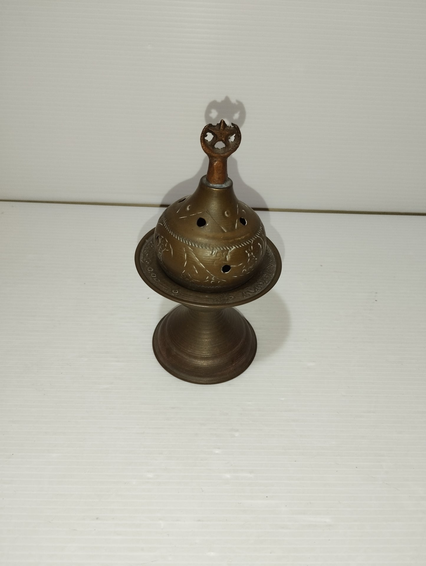 Incensiere In Metallo Vintage
Altezza cm 13 circa