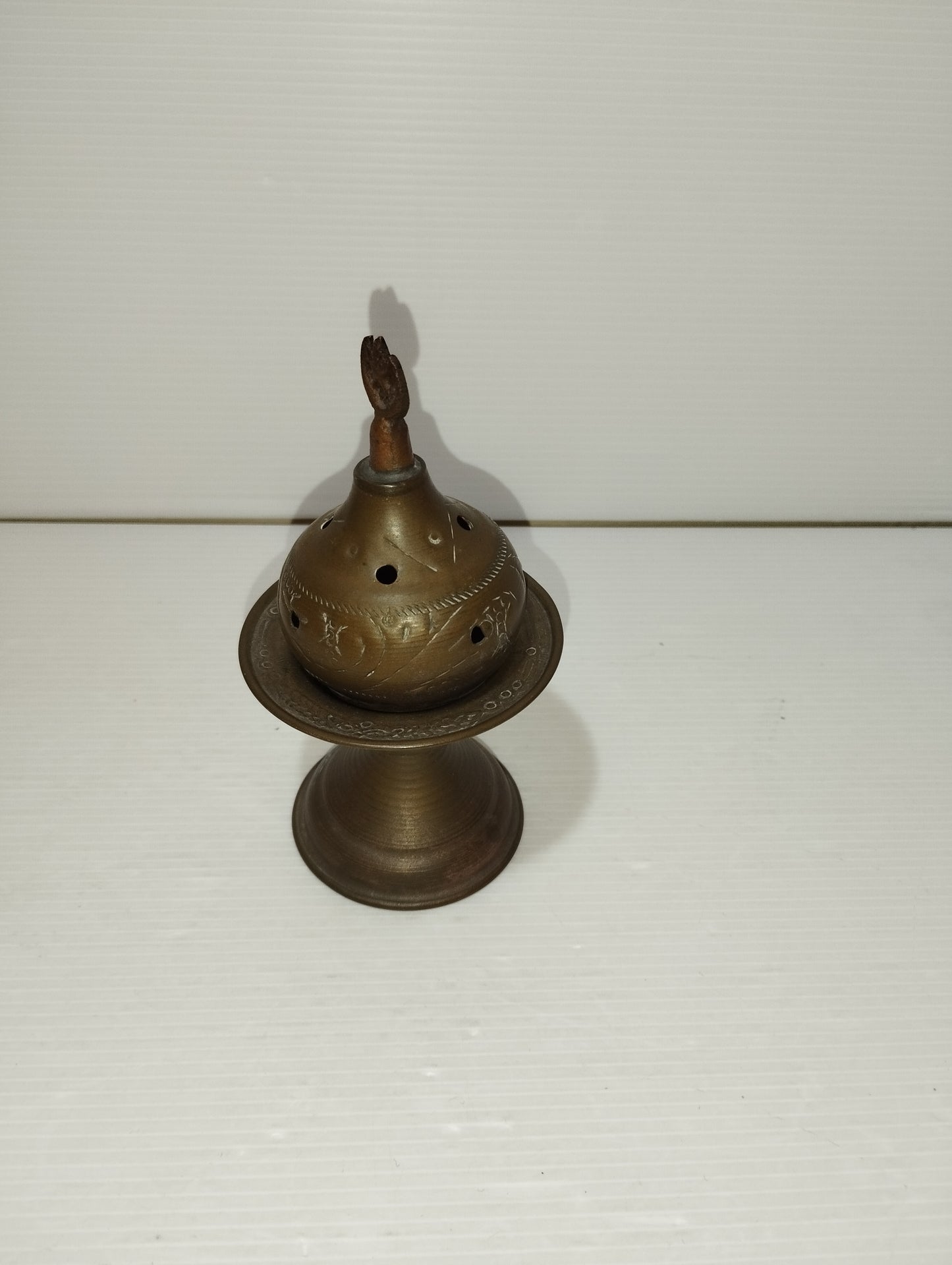 Incensiere In Metallo Vintage
Altezza cm 13 circa