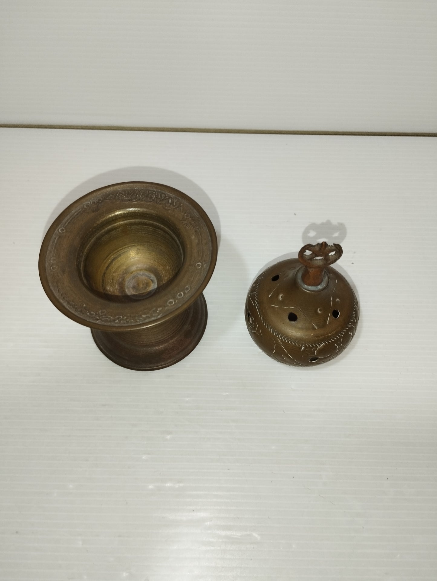 Incensiere In Metallo Vintage
Altezza cm 13 circa