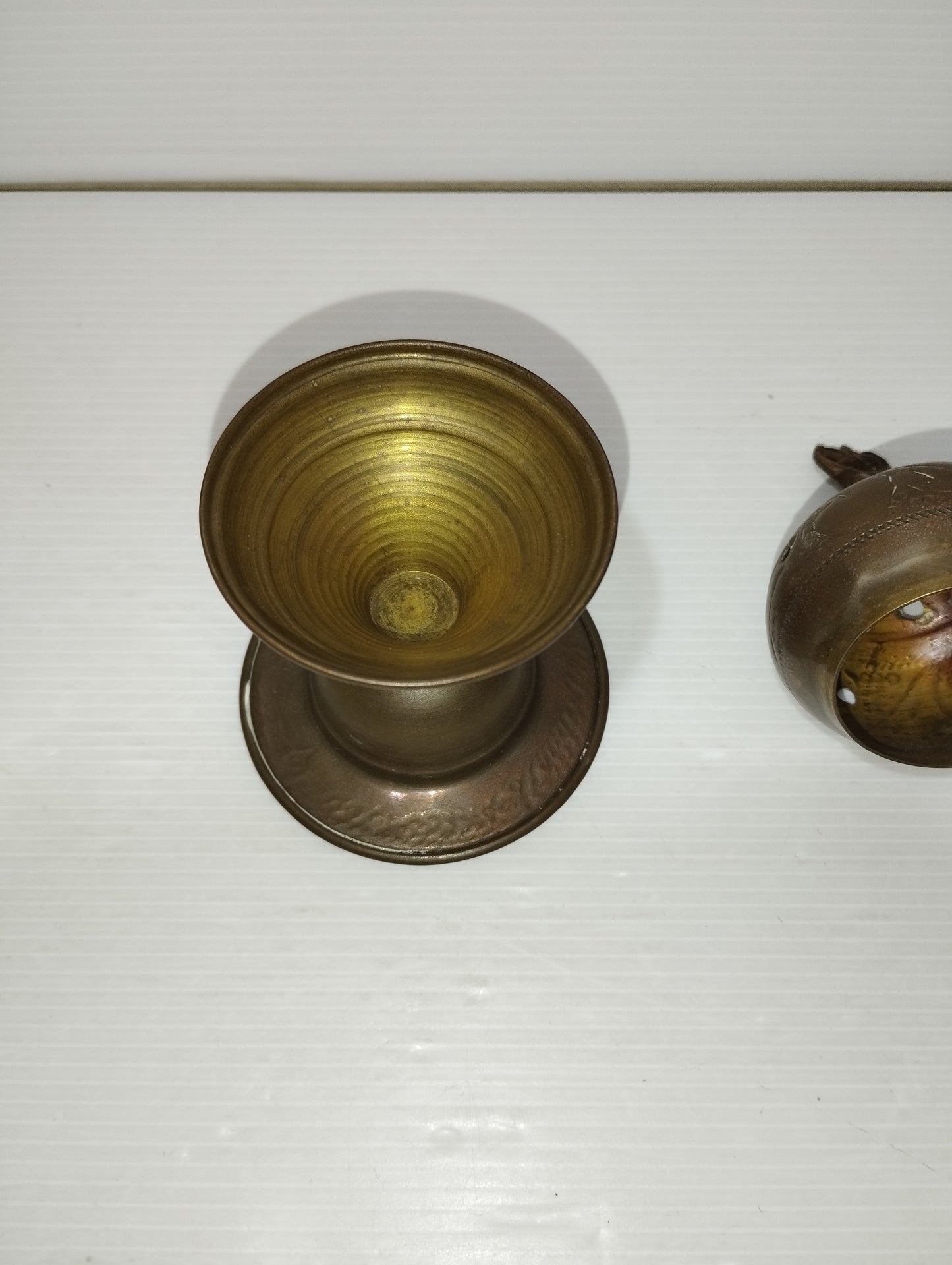 Incensiere In Metallo Vintage
Altezza cm 13 circa