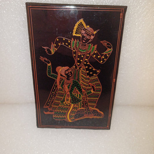 Placca Laccata Con Inciso Disegno Orientale
Vintage
Dimensioni placca 11 x 17,8 cm circa