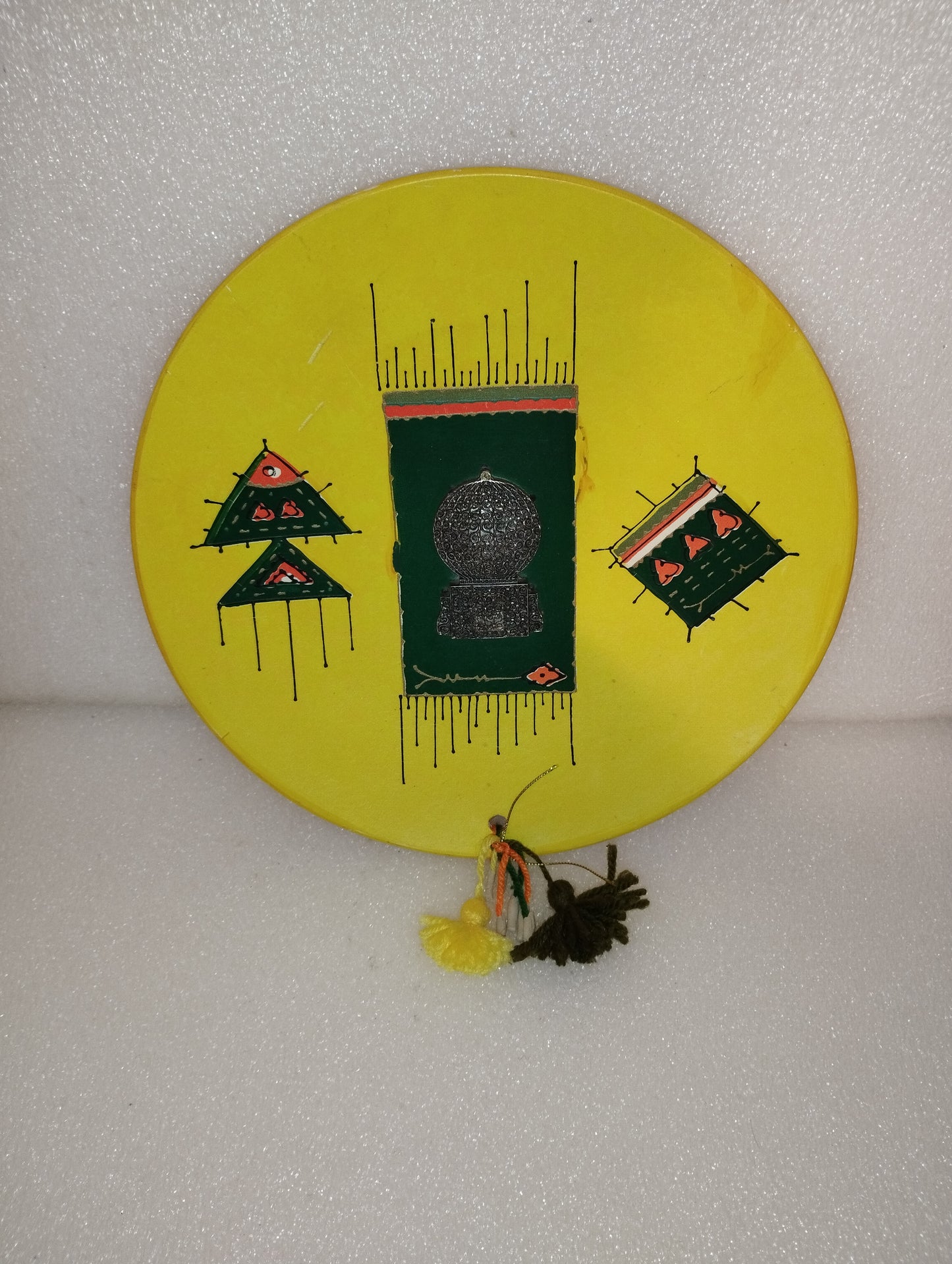 Piatto in ceramica decorato

Diametro 27 cm circa