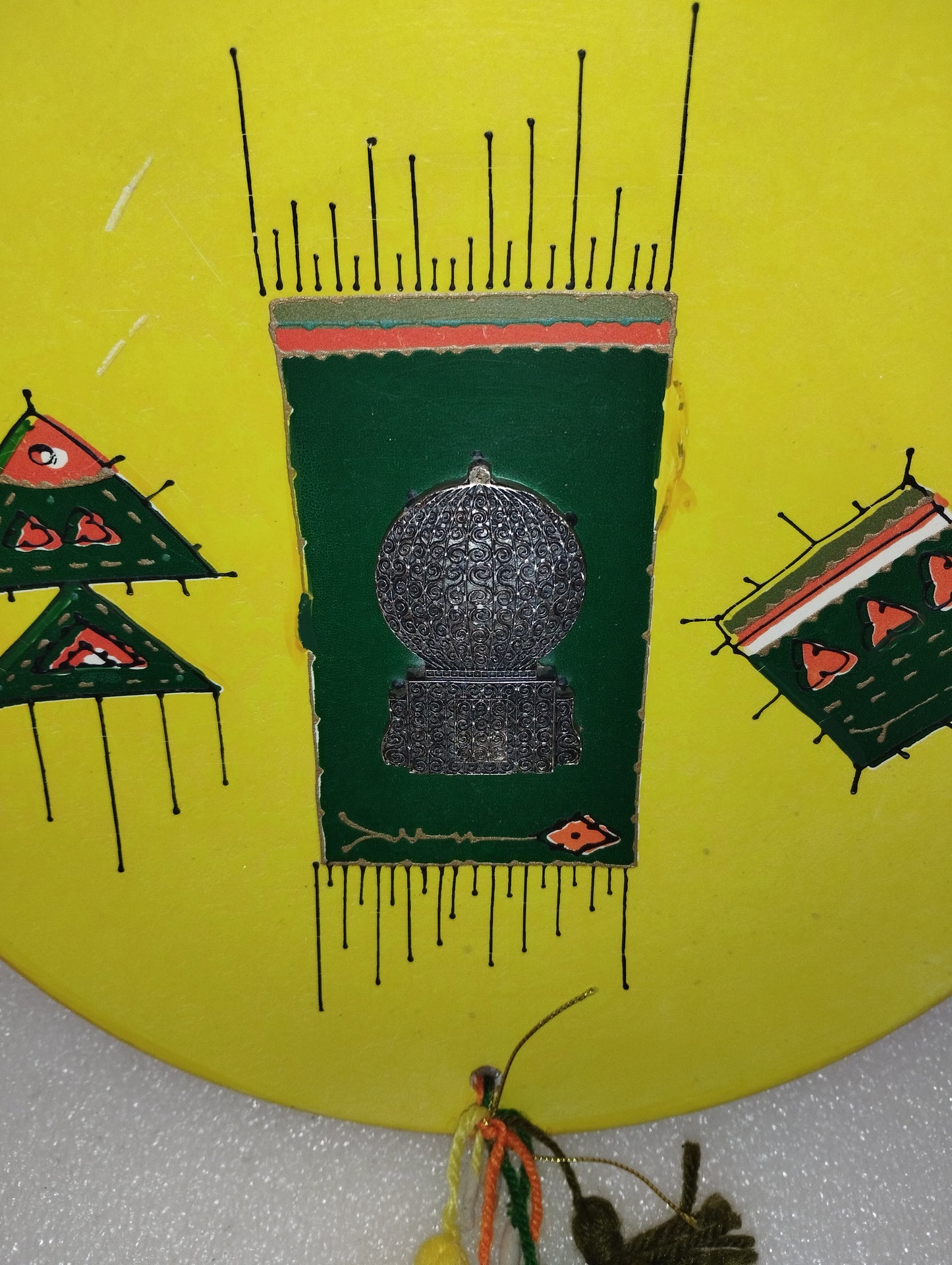 Piatto in ceramica decorato

Diametro 27 cm circa