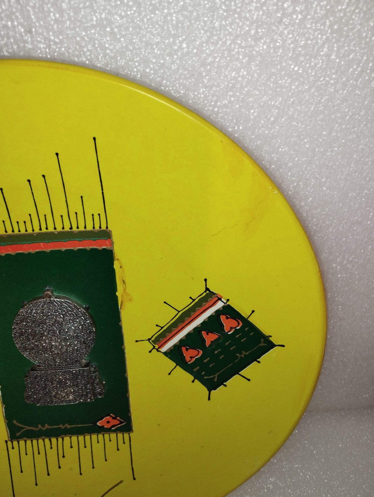 Piatto in ceramica decorato

Diametro 27 cm circa