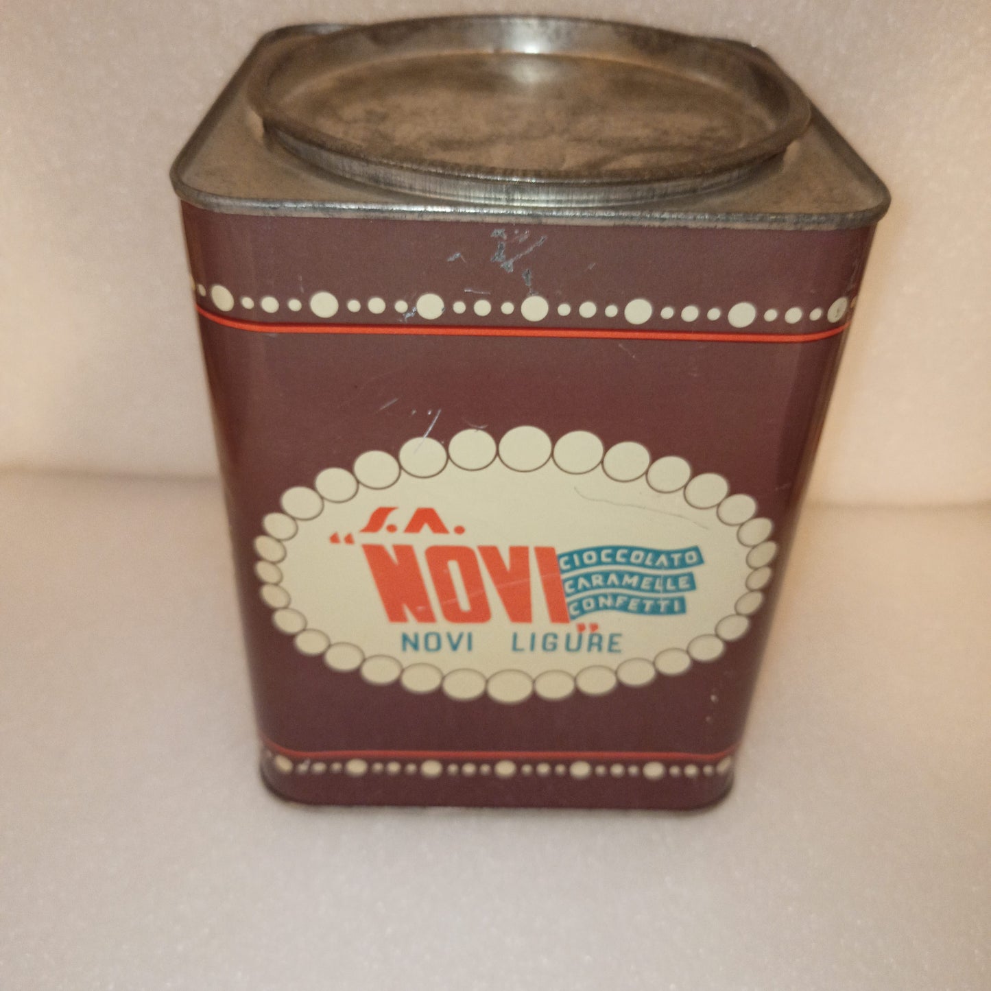 S.A.Novi Scatola In Latta Vintage
Misure 19 x 15 x 15
Pagani -Lecco