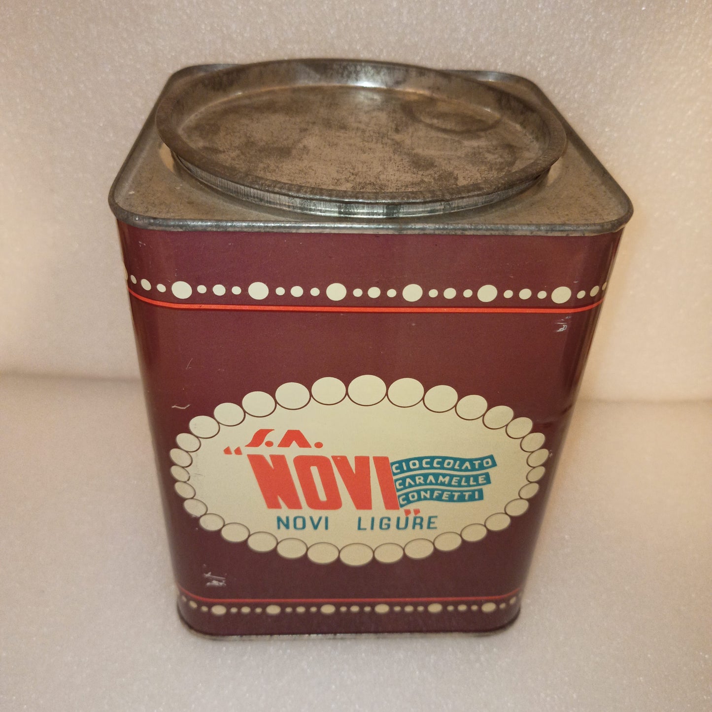 S.A.Novi Scatola In Latta Vintage
Misure 19 x 15 x 15
Pagani -Lecco