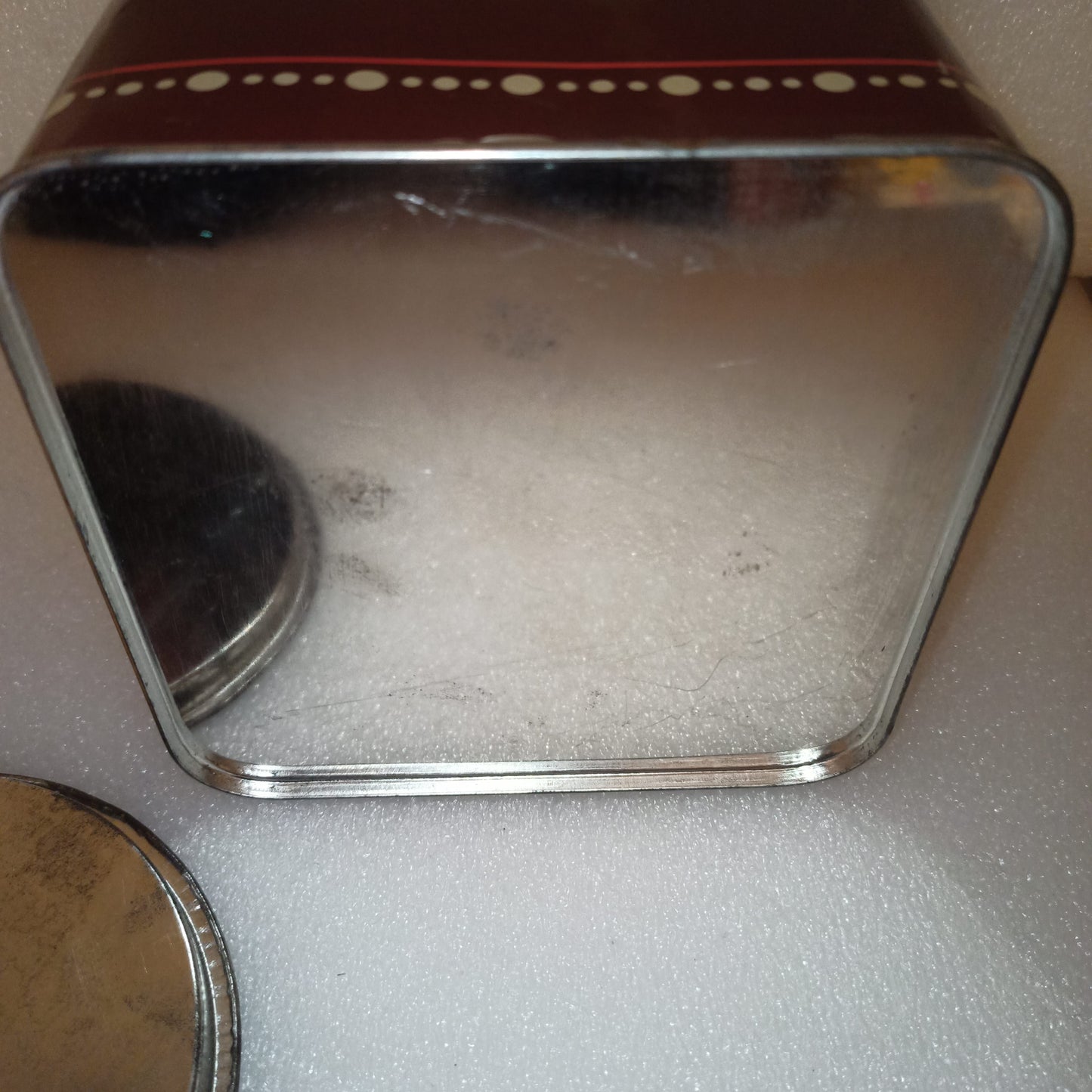 S.A.Novi Scatola In Latta Vintage
Misure 19 x 15 x 15
Pagani -Lecco