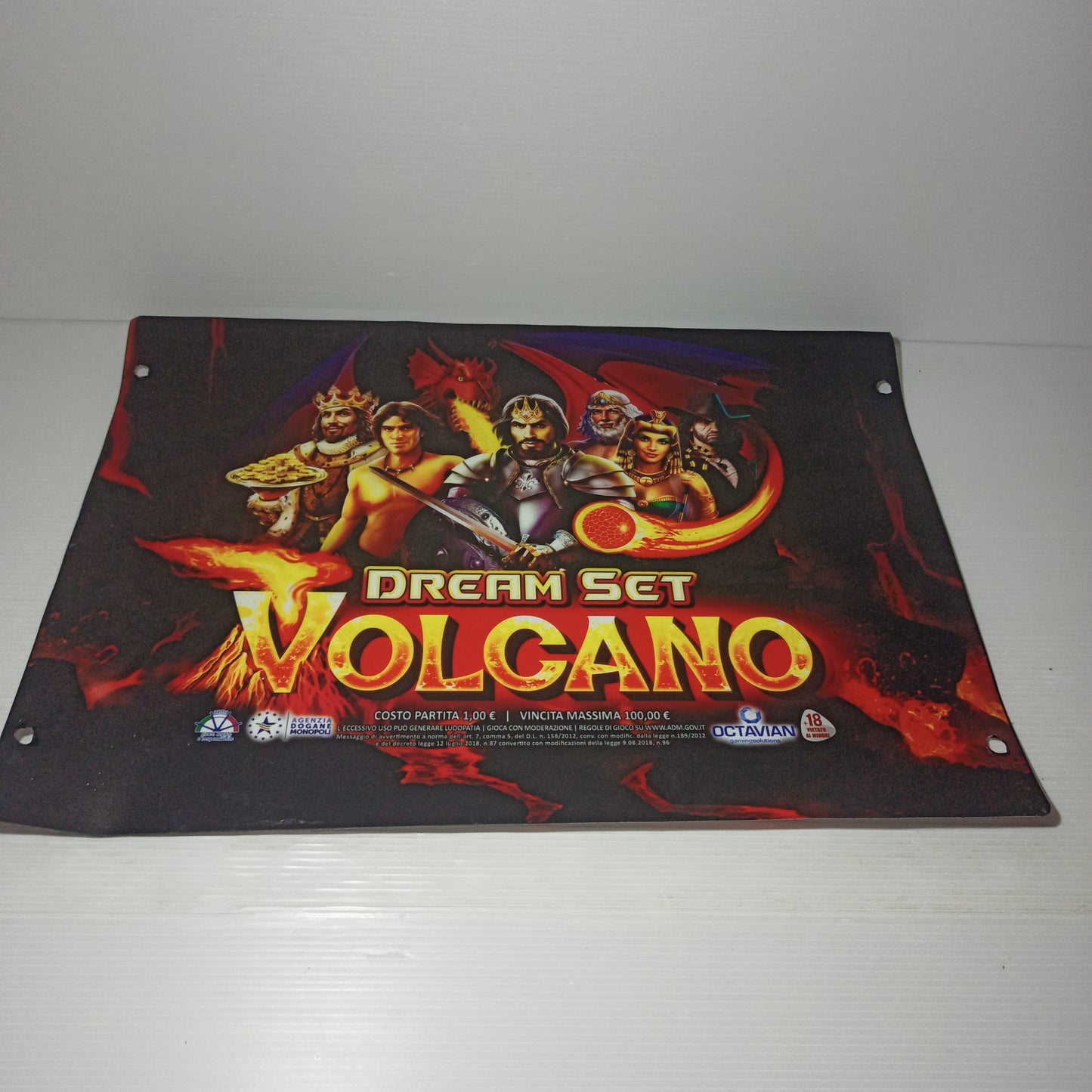 Dreams Set Volcano Sfondo Slot Machine Originale
In plastica flessibile
Misure 44 x 31 cm circa