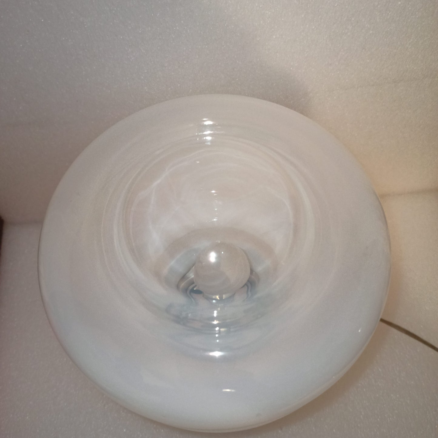 Lampada Modernariato
Anni 60/70
Misure 29h x 17 diametro boccia
In metallo e vetro