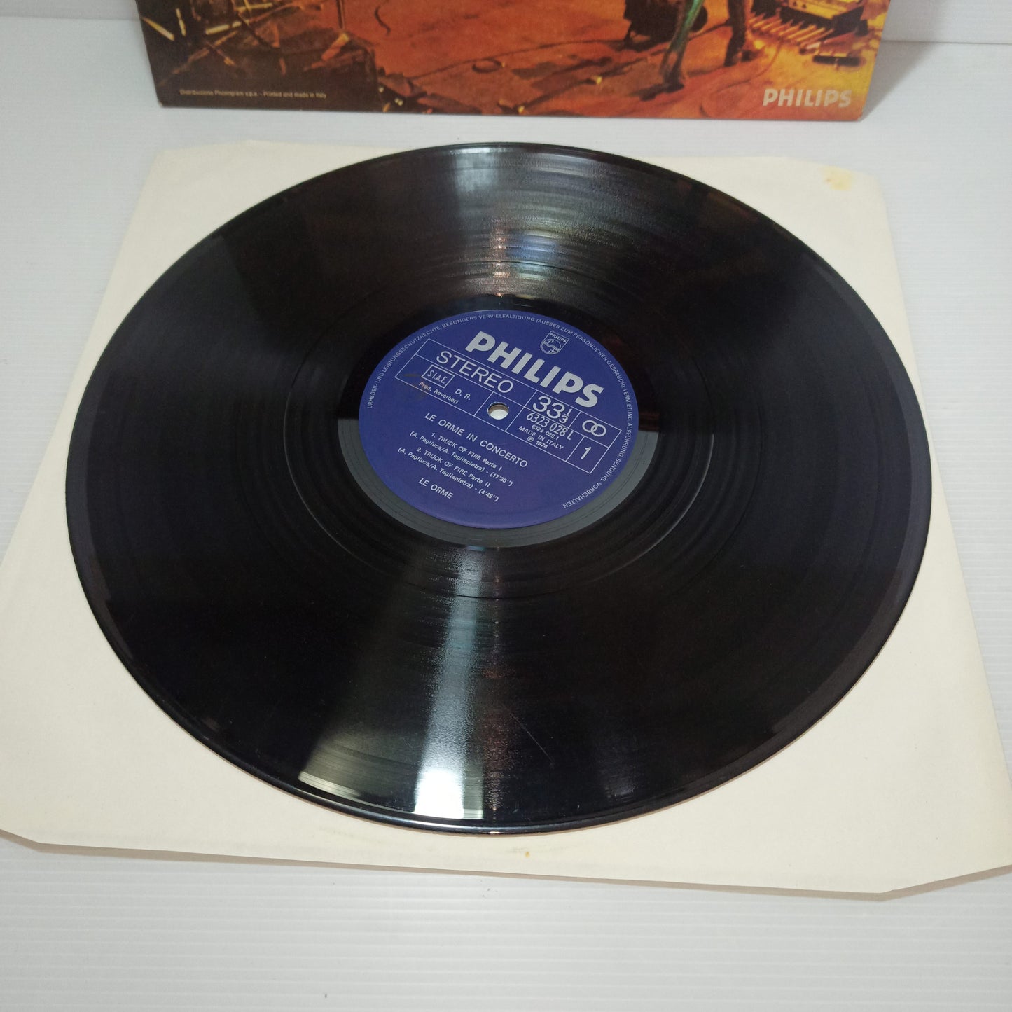 Le Orme In Concerto LP 33 Giri

Edito nel 1974 da Philips Cod.6323029A