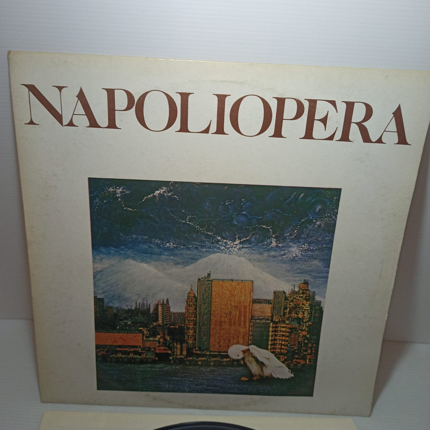 NapoliOpera Various LP 33 Giri
Edito nel 1984 da Pubblisud Cod.PDS 001948
Genere:Jazz ,rock