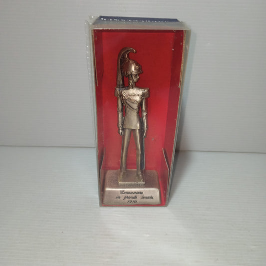 Statuina Corazziere in grande tenuta 1910
In Peltro Argentato Vintage