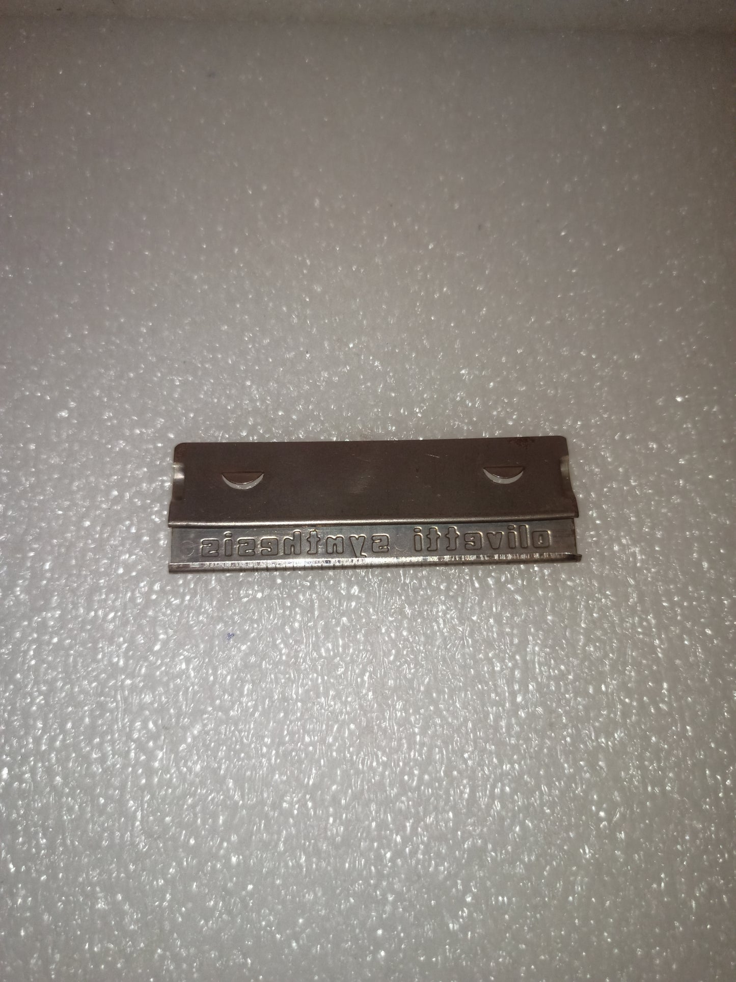 Olivetti Synthesis Placchetta In Metallo Vintage
Misure 6,5 x 2 cm circa