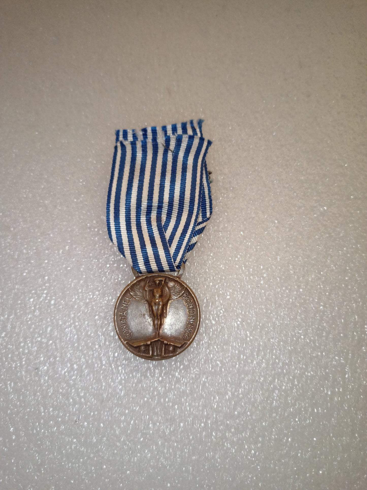 Medaglia Guerra Per L' Unità d'Italia 1915/18 Originale
Coniata nel bronzo nemico