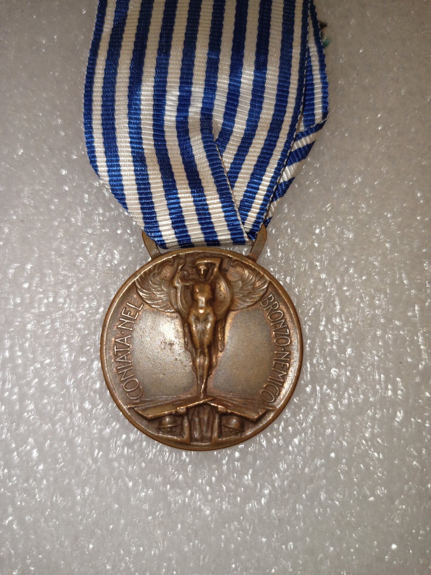 Medaglia Guerra Per L' Unità d'Italia 1915/18 Originale
Coniata nel bronzo nemico