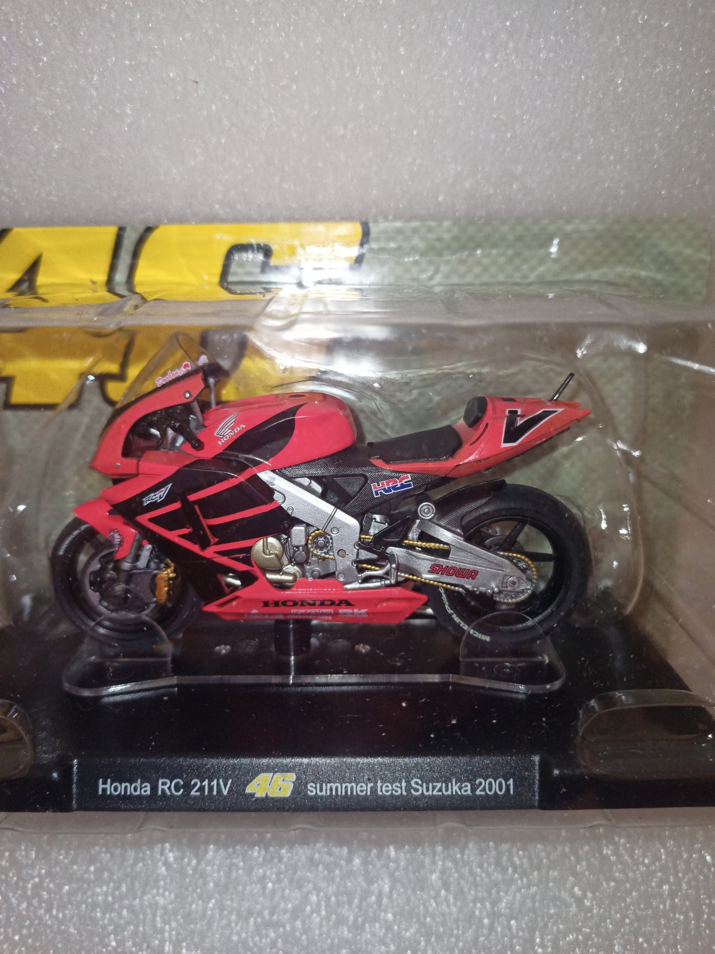 Honda RC211 V Valentino Rossi Summer  Test Suzuka 2001
Scala 1:18