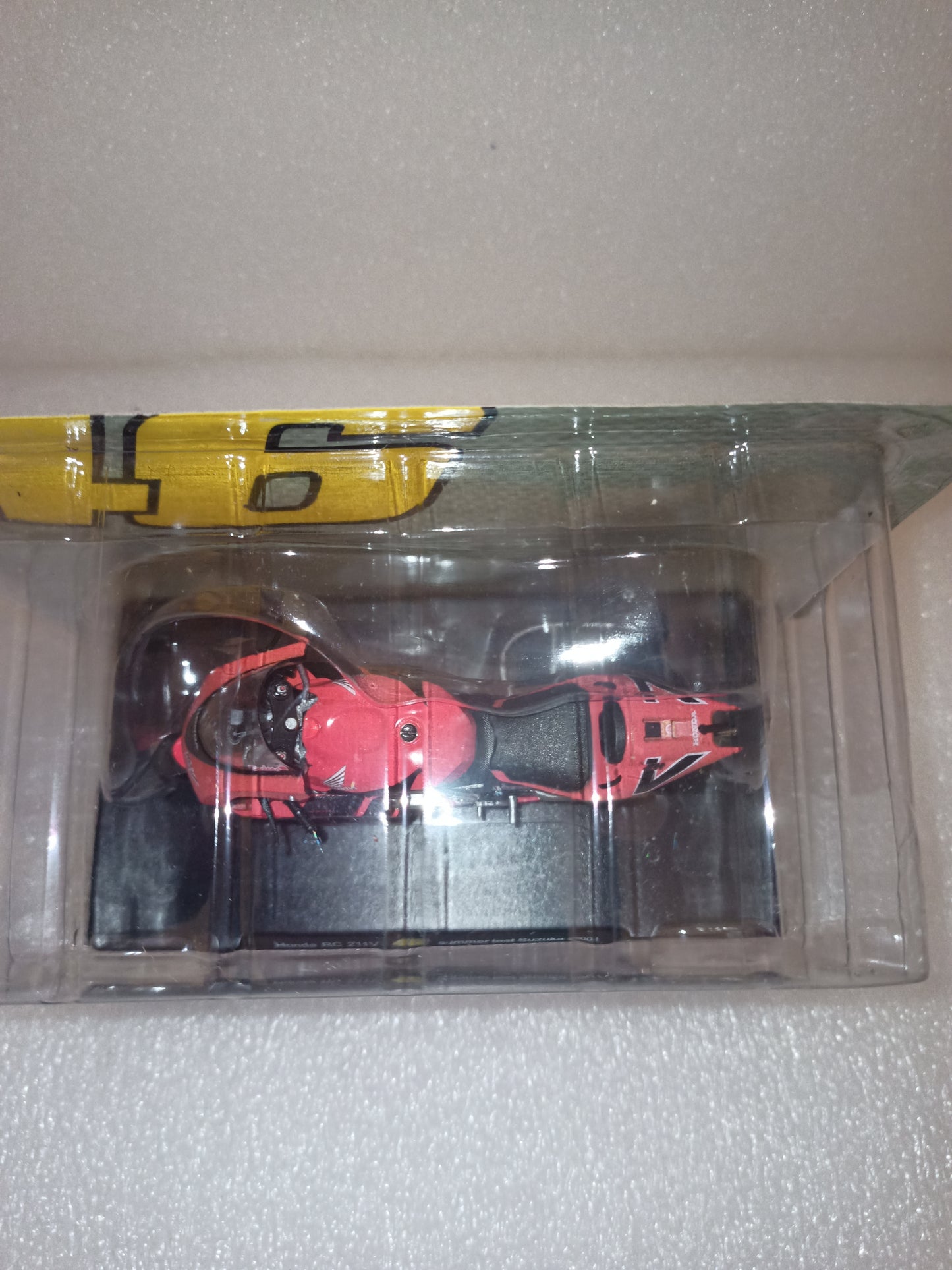 Honda RC211 V Valentino Rossi Summer  Test Suzuka 2001
Scala 1:18