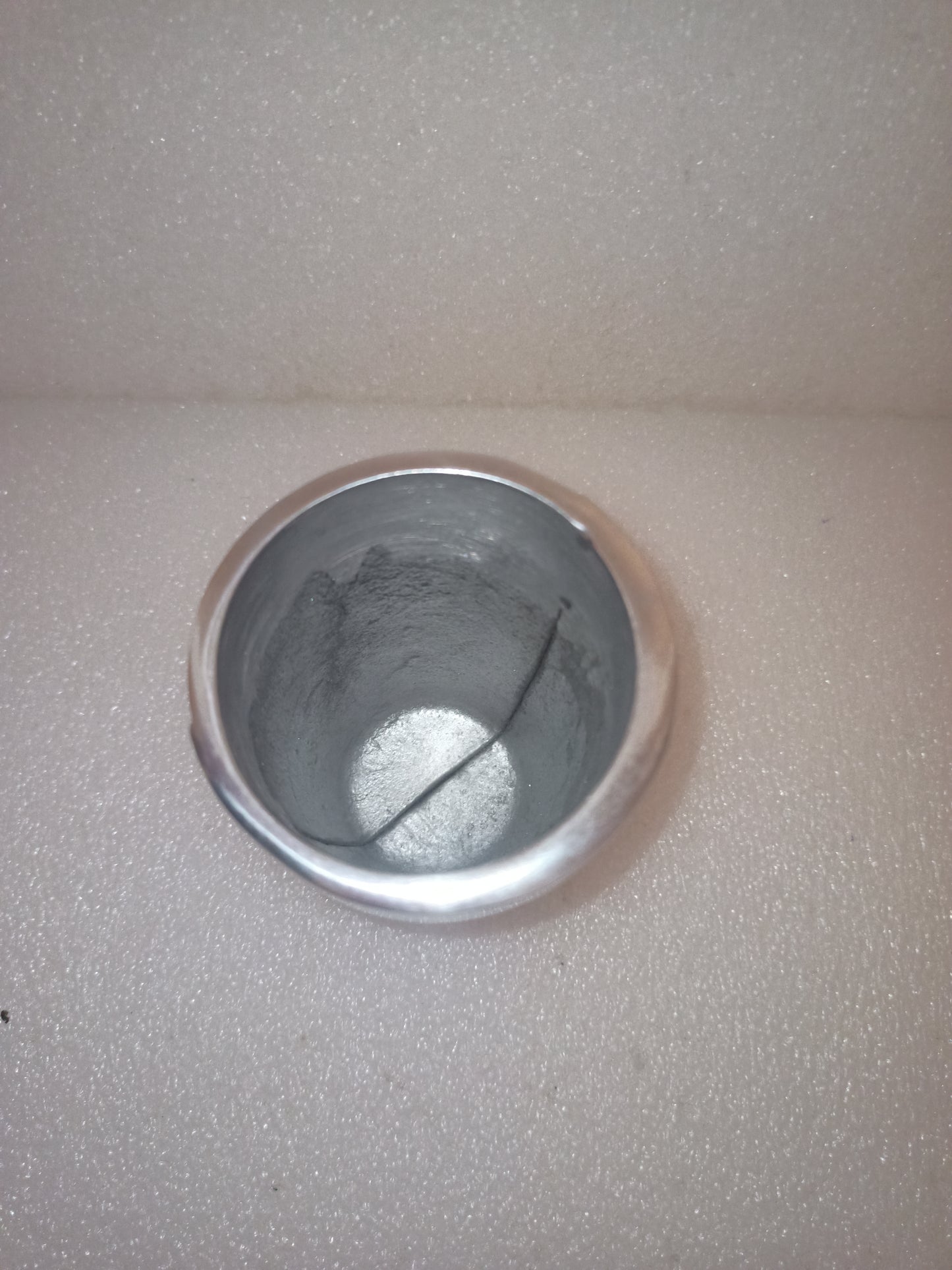 Vaso In Metallo Lavorato
Altezza 11 Cm