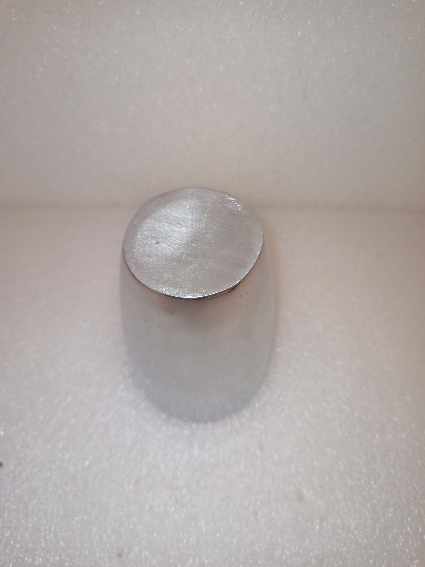 Vaso In Metallo Lavorato
Altezza 11 Cm