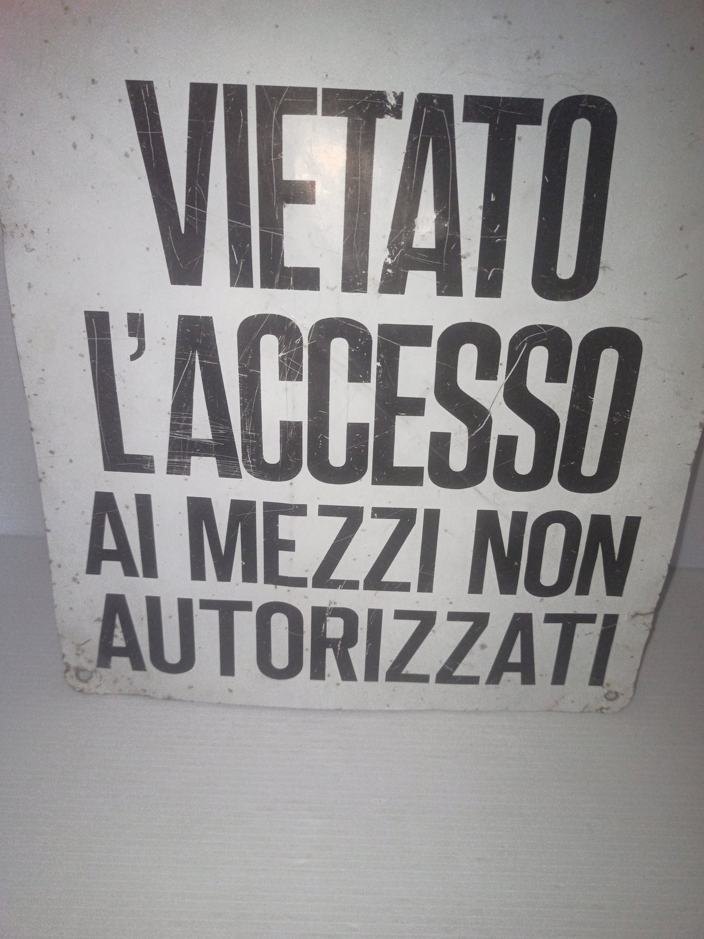 Cartello Di Divieto In Metallo Vintage
Misure 34 x 25 cm