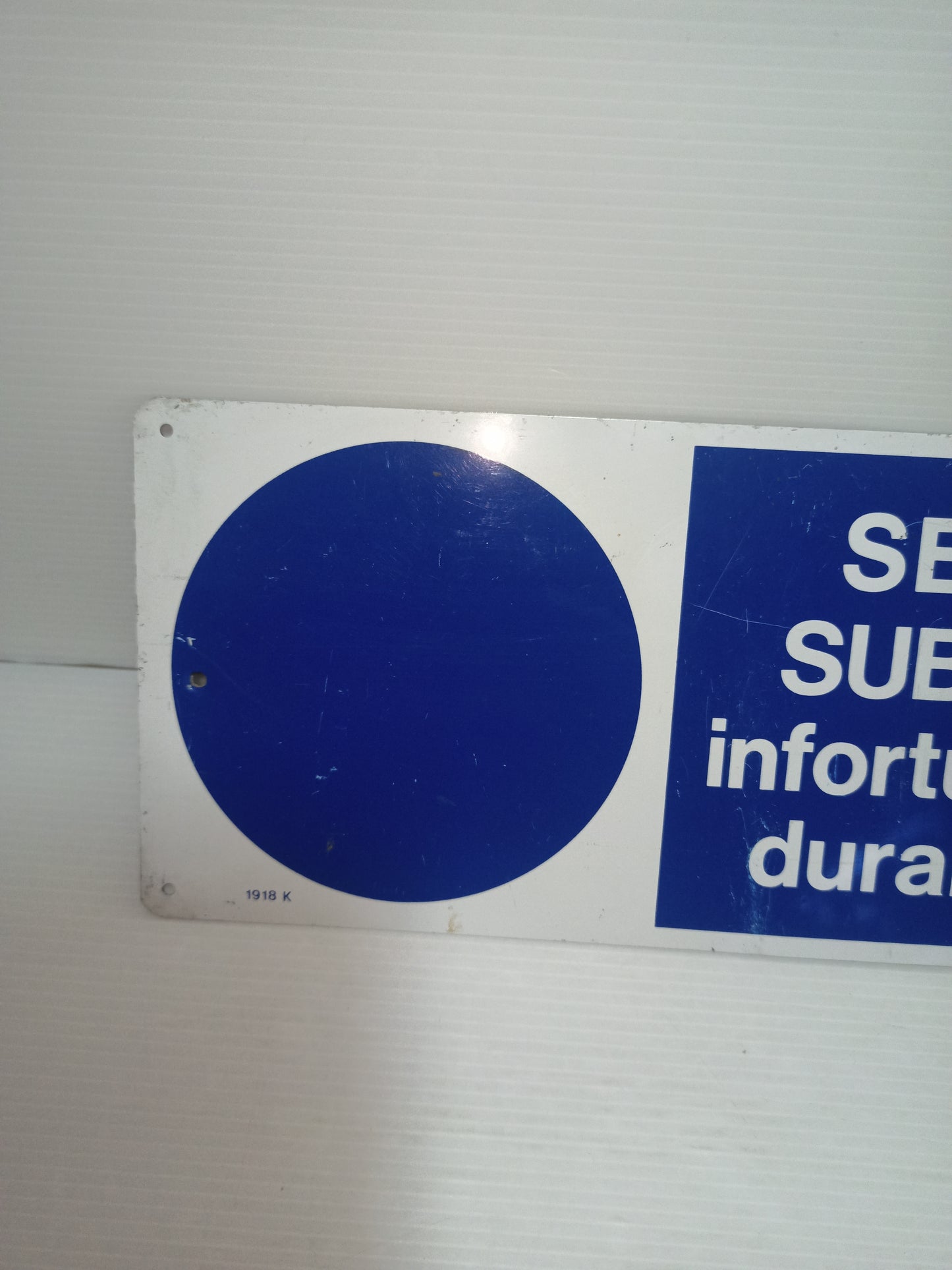 Cartello Segnaletico Sicurezza In Metallo
Misure 34,5 x 12,5 cm