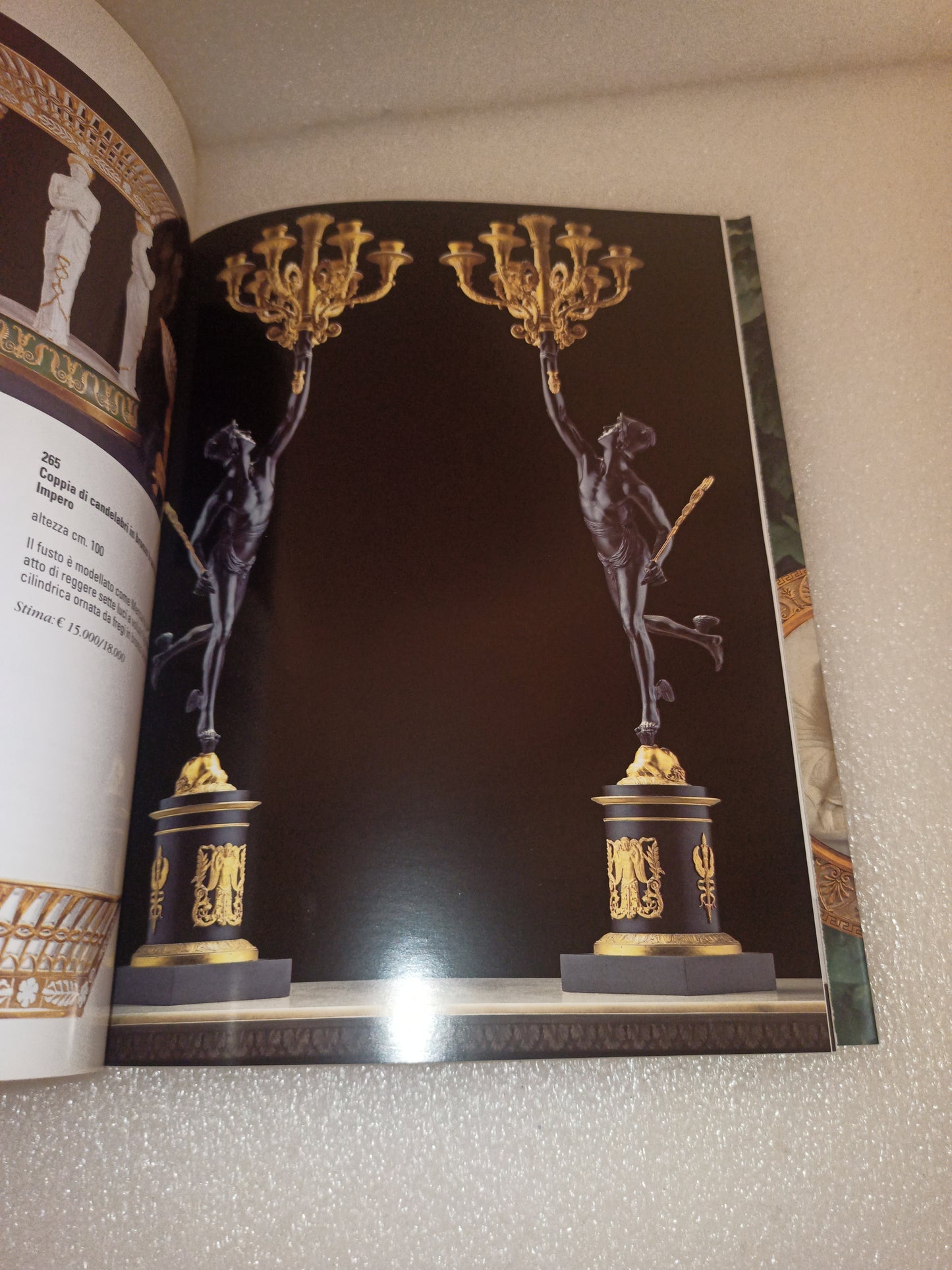 Catalogo Asta illustrato Raccolta D'Arte Di Gianni Versace da Villa Fontanelle a Moltrasio
Cernobbio Villa d'Este 28 maggio 2005