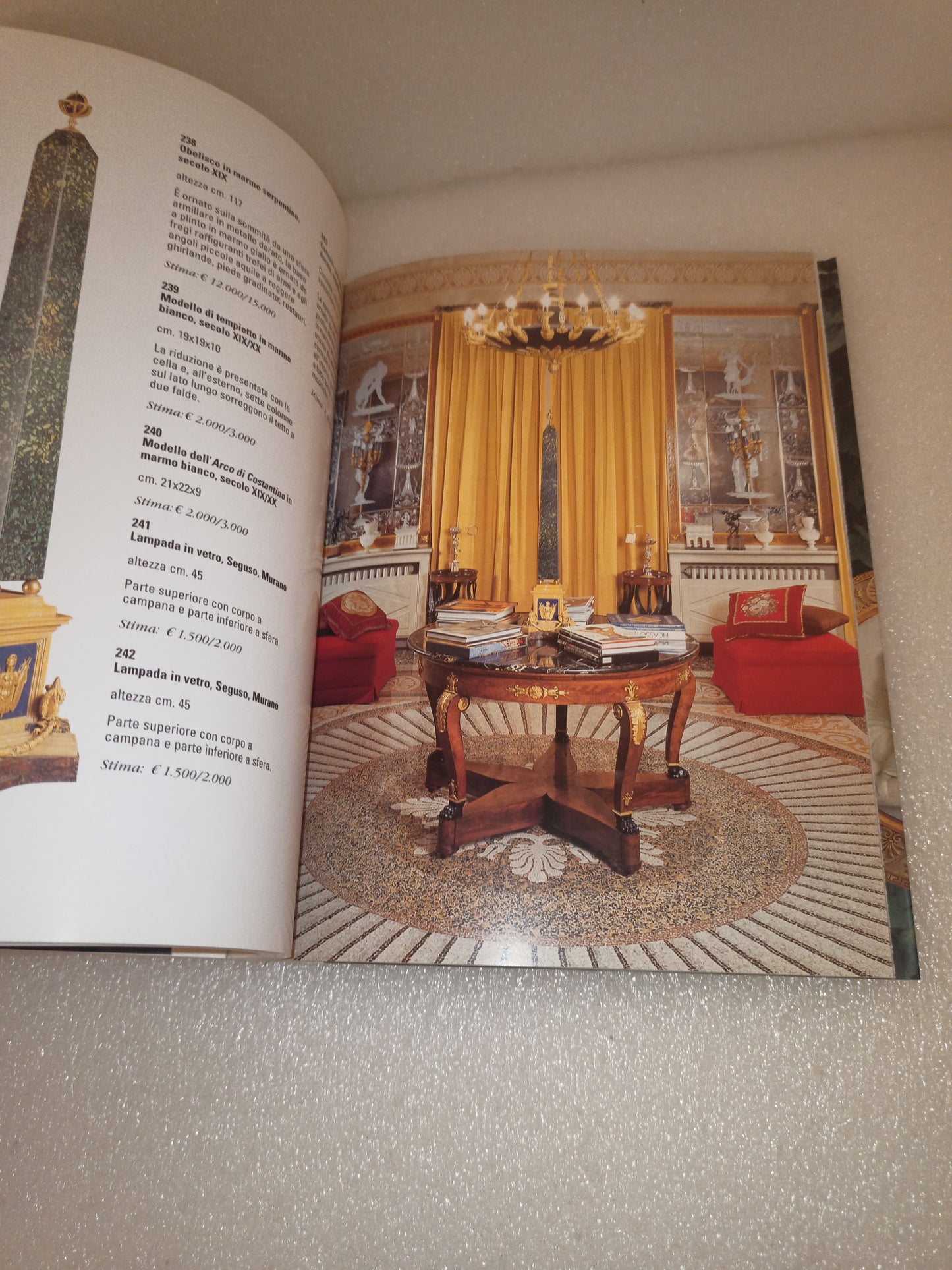 Catalogo Asta illustrato Raccolta D'Arte Di Gianni Versace da Villa Fontanelle a Moltrasio
Cernobbio Villa d'Este 28 maggio 2005