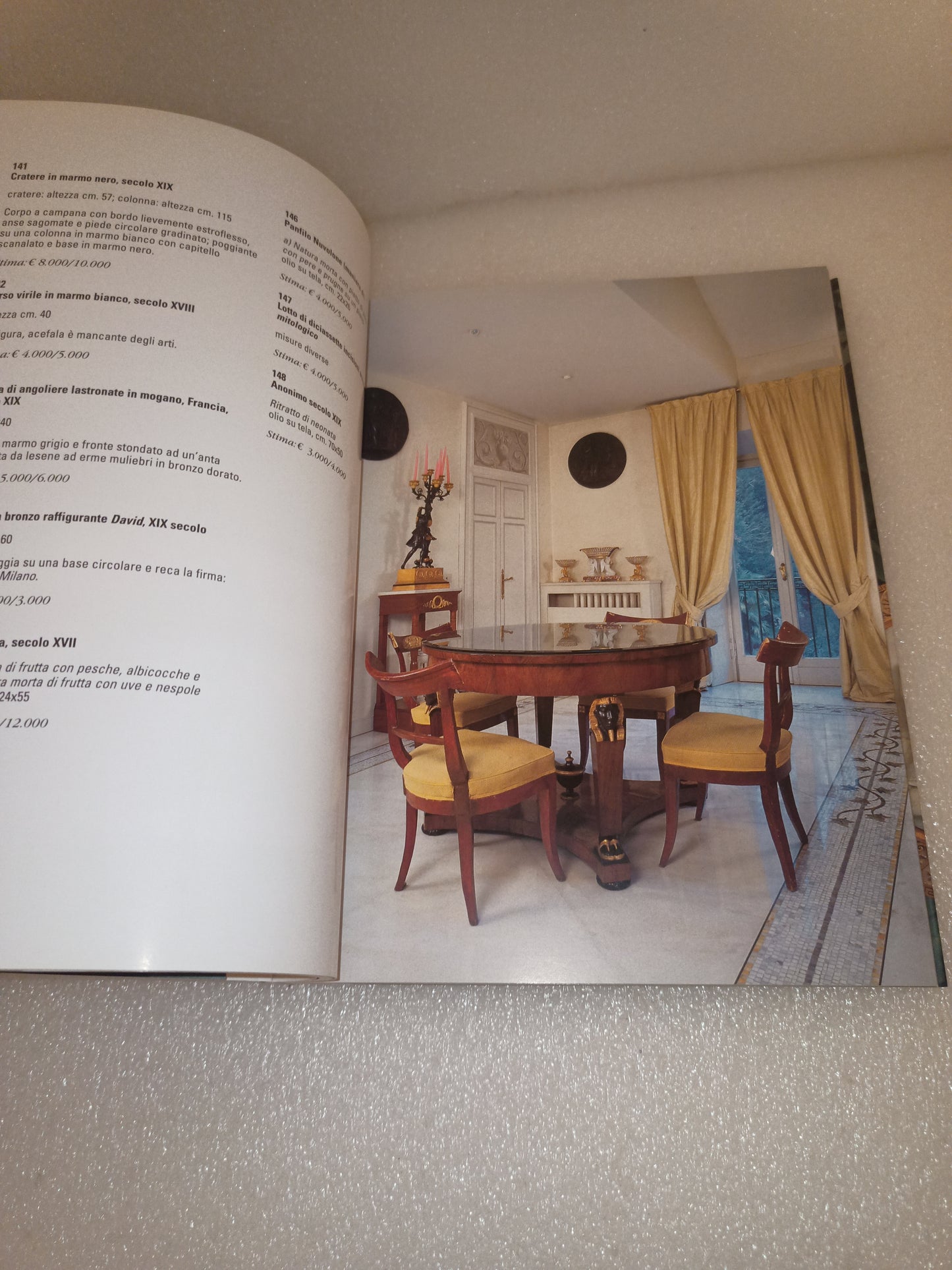 Catalogo Asta illustrato Raccolta D'Arte Di Gianni Versace da Villa Fontanelle a Moltrasio
Cernobbio Villa d'Este 28 maggio 2005