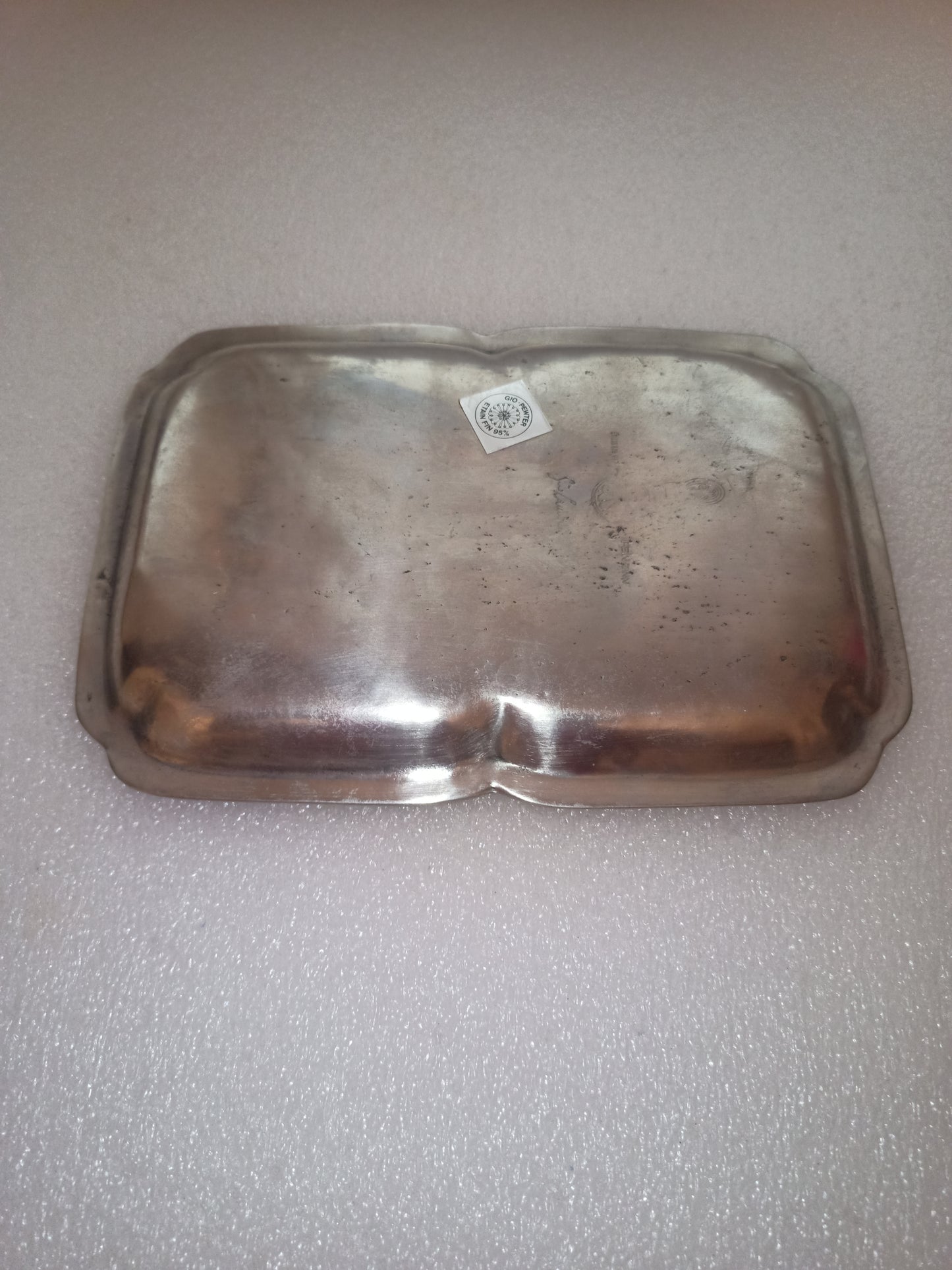 Vassoio antico in peltro del marchio Gio-Pewter.