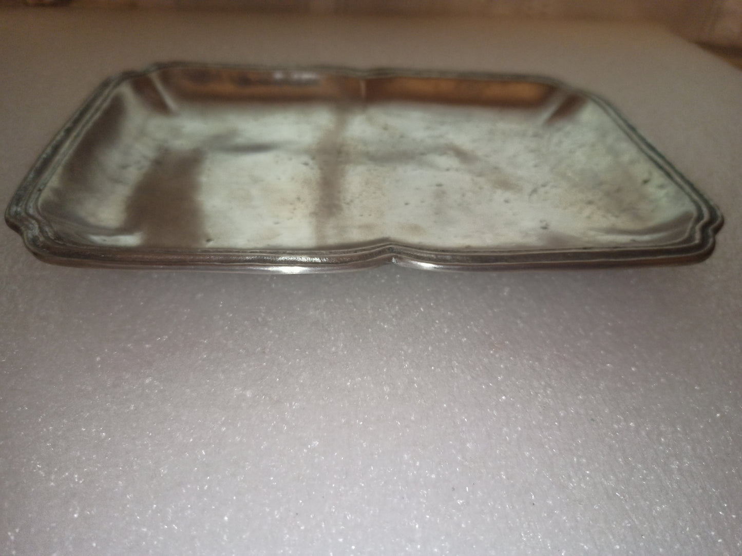 Vassoio antico in peltro del marchio Gio-Pewter.