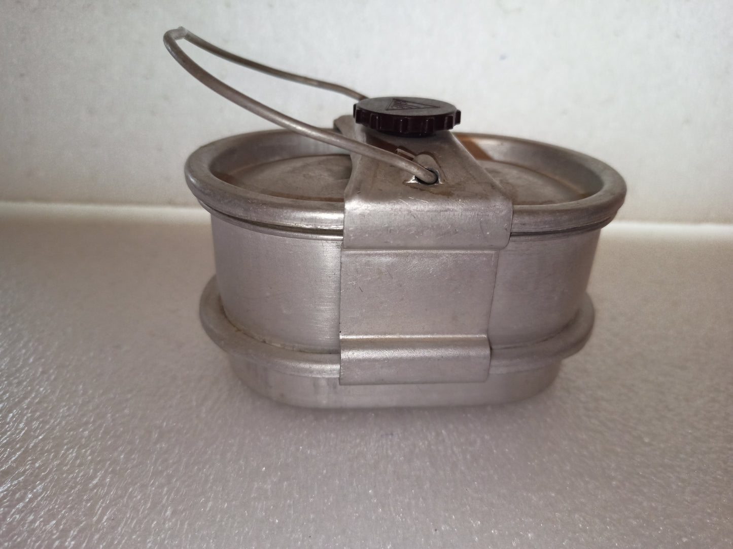 Gavetta In Alluminio Vintage
Misure 12 x 8 x 7 cm circa