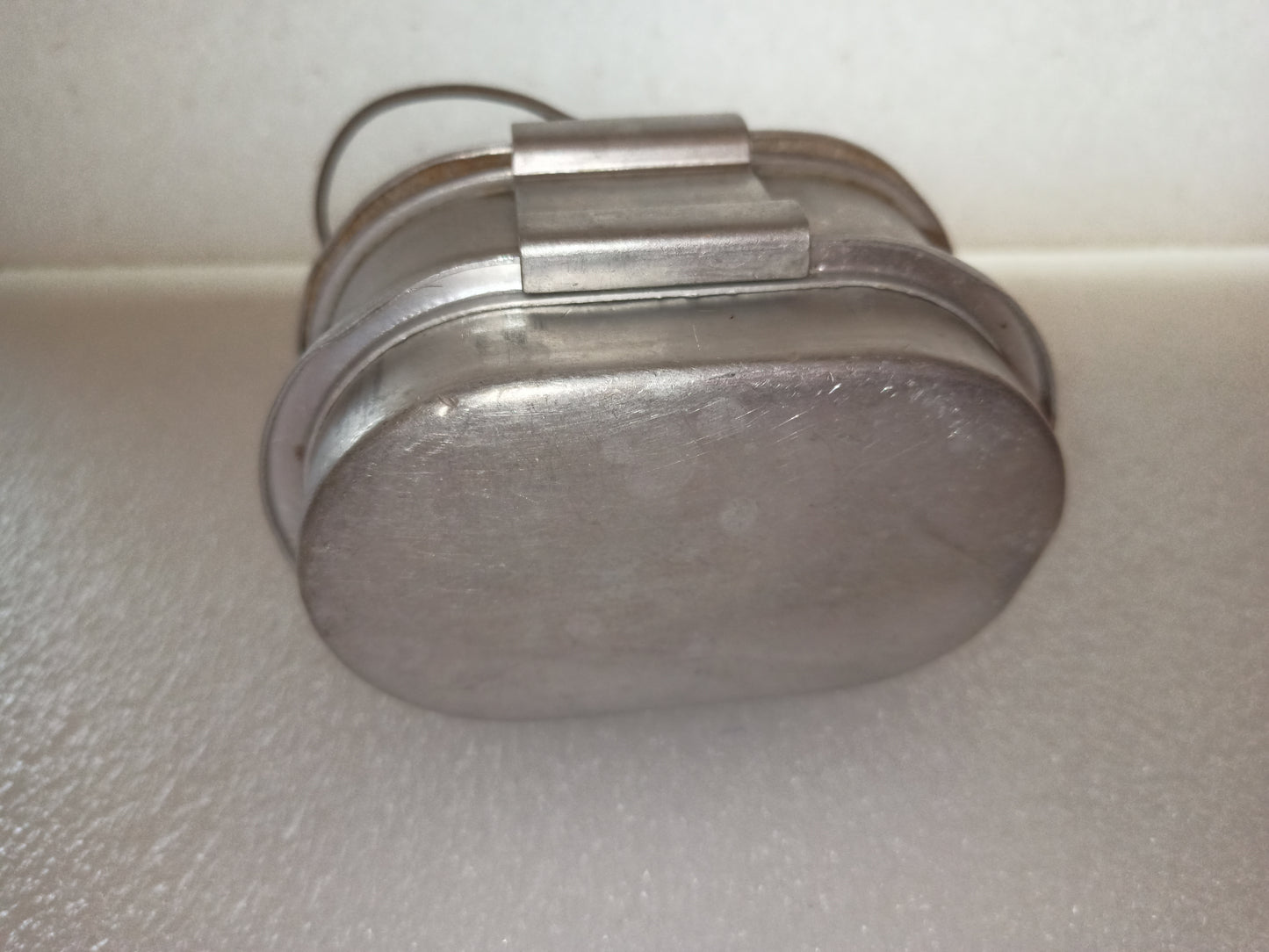 Gavetta In Alluminio Vintage
Misure 12 x 8 x 7 cm circa