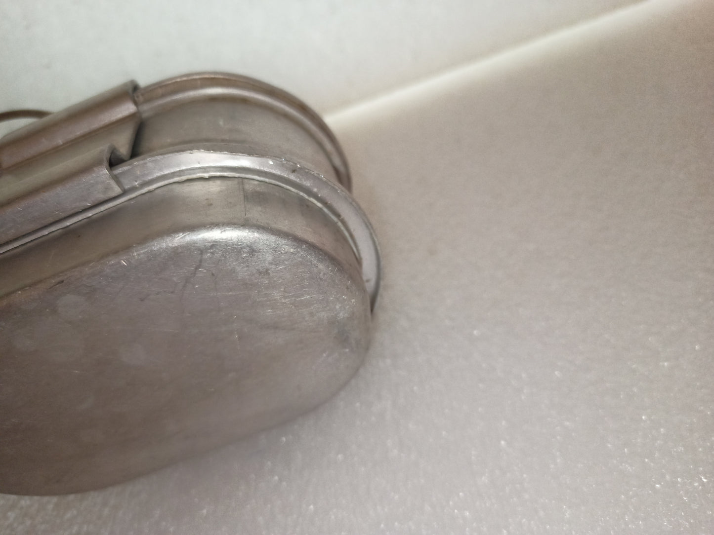 Gavetta In Alluminio Vintage
Misure 12 x 8 x 7 cm circa