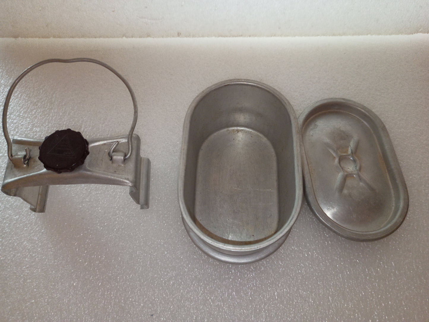 Gavetta In Alluminio Vintage
Misure 12 x 8 x 7 cm circa