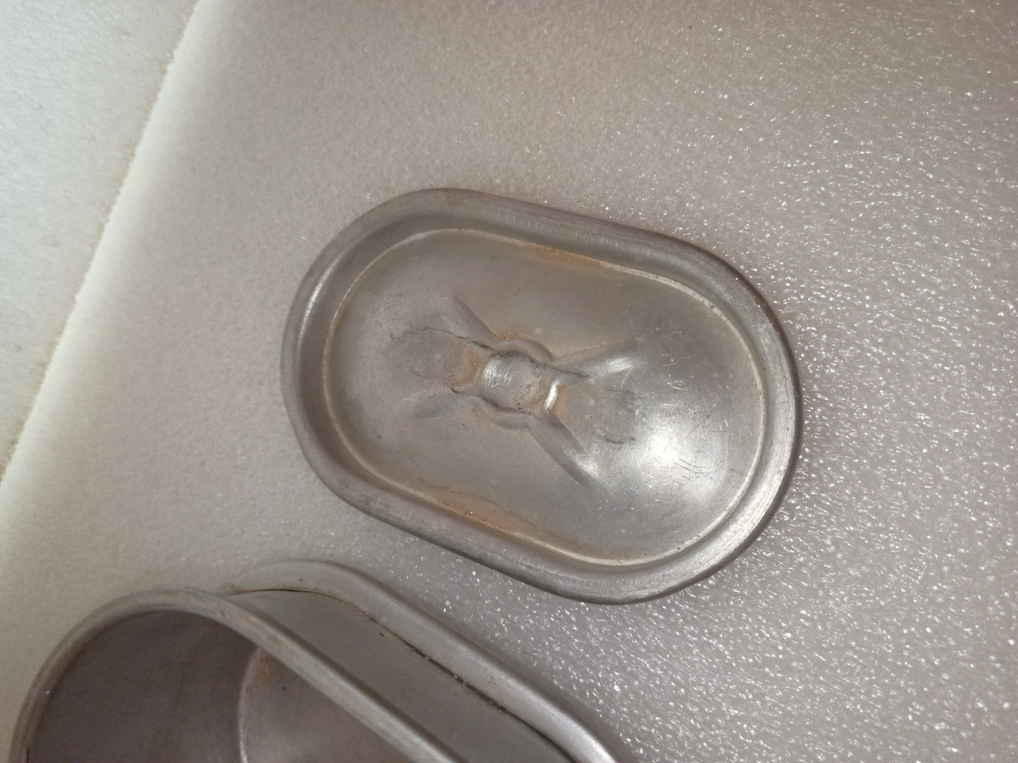 Gavetta In Alluminio Vintage
Misure 12 x 8 x 7 cm circa