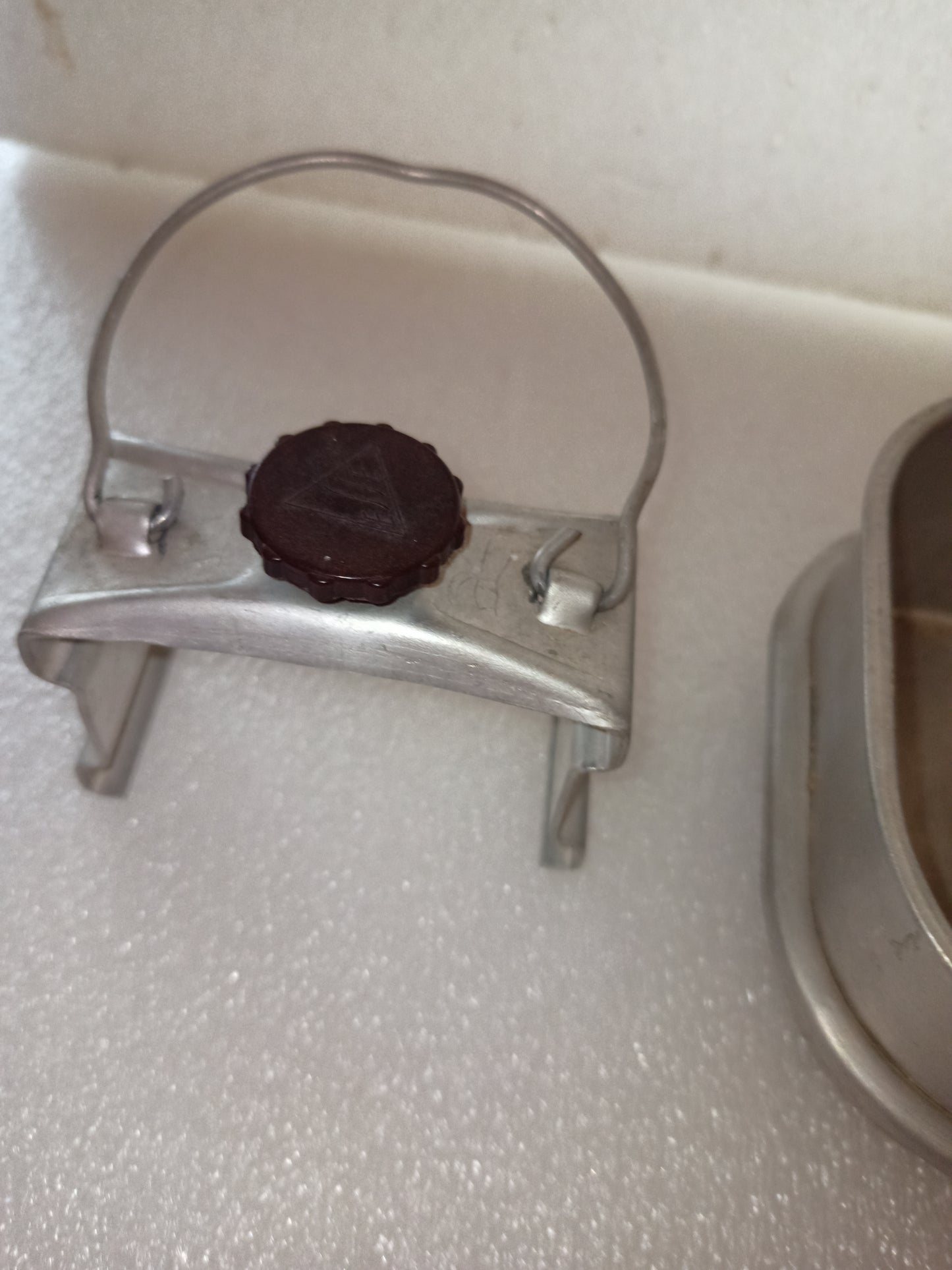 Gavetta In Alluminio Vintage
Misure 12 x 8 x 7 cm circa