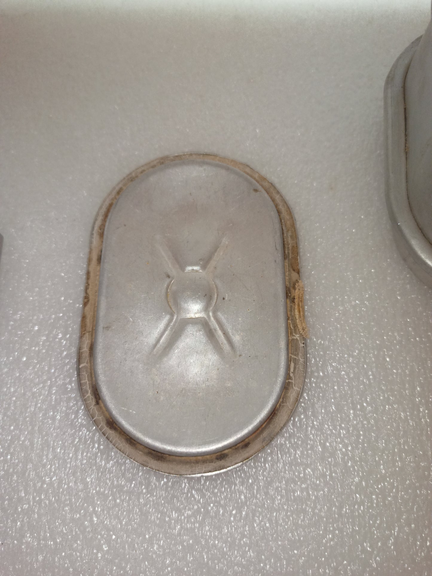 Gavetta In Alluminio Vintage
Misure 12 x 8 x 7 cm circa