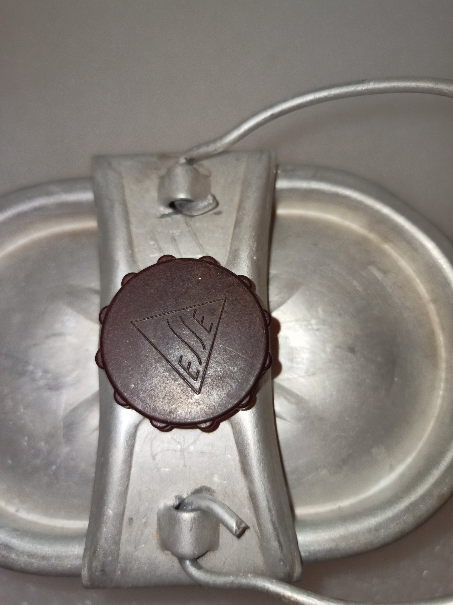 Gavetta In Alluminio Vintage
Misure 12 x 8 x 7 cm circa