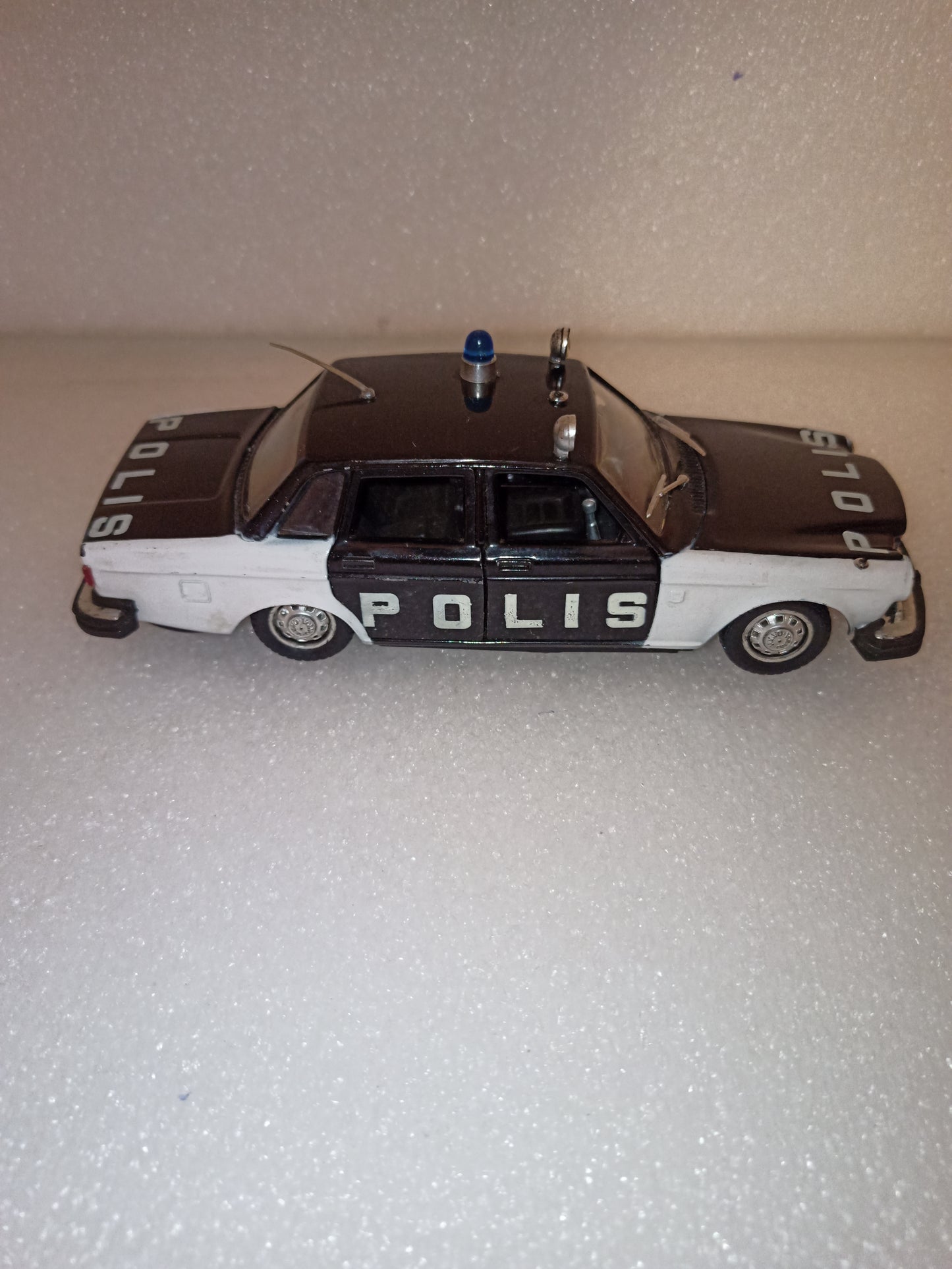 Volvo 164-E Polis
Prodotto da Polistil Cod. S 20
Made in Italy
Scala  1:25
