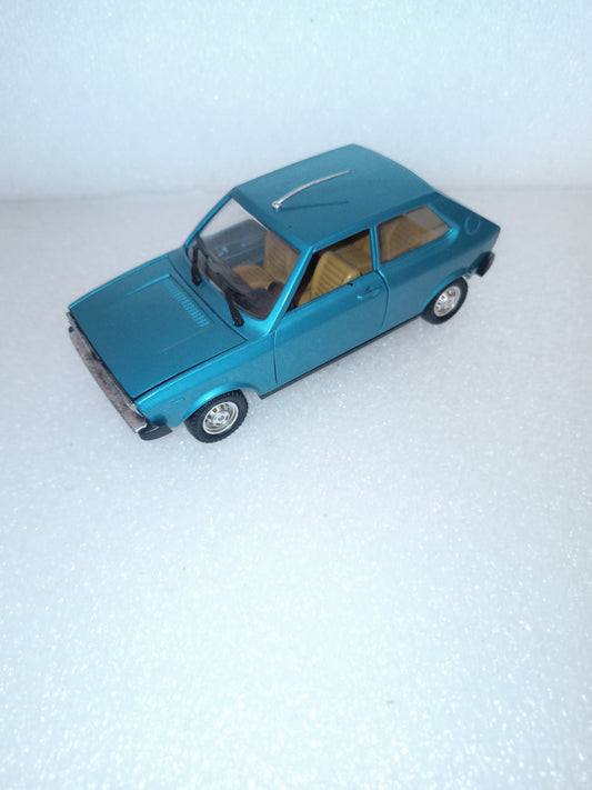 Volkswagen Polo
Prodotto negli anni 70 da Polistil
Scala 1:25
Made in Italy
