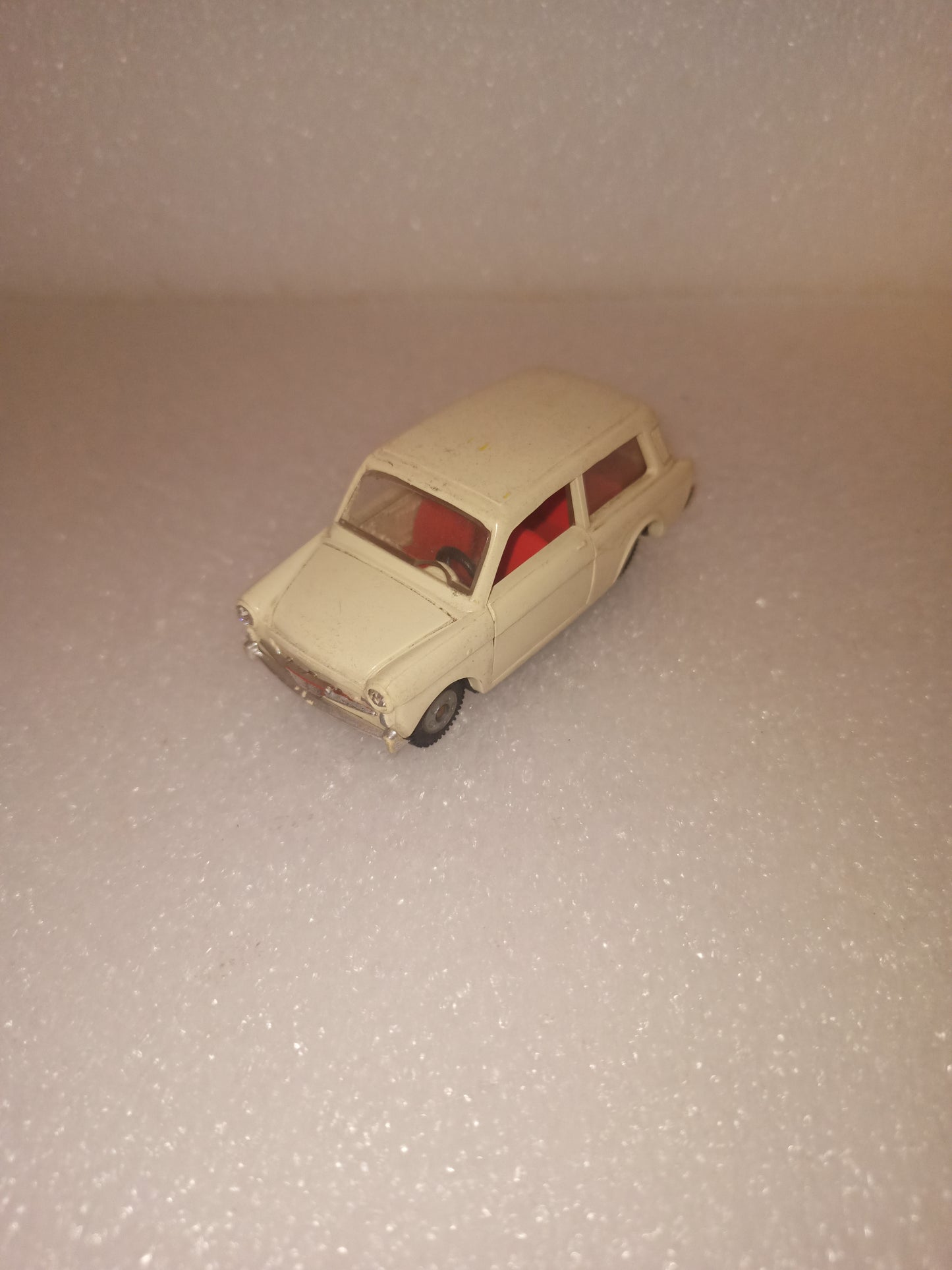 Bianchina Panoramica Politoys
Scala 1:41
Made in Italy
N.77 in plastica