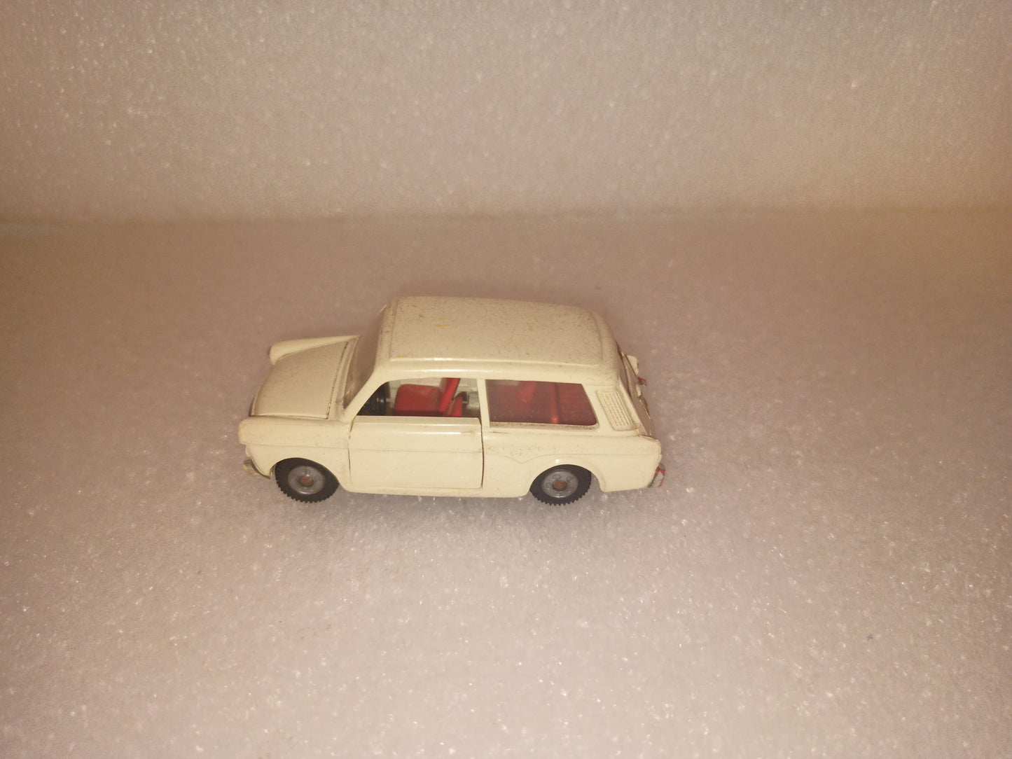 Bianchina Panoramica Politoys
Scala 1:41
Made in Italy
N.77 in plastica