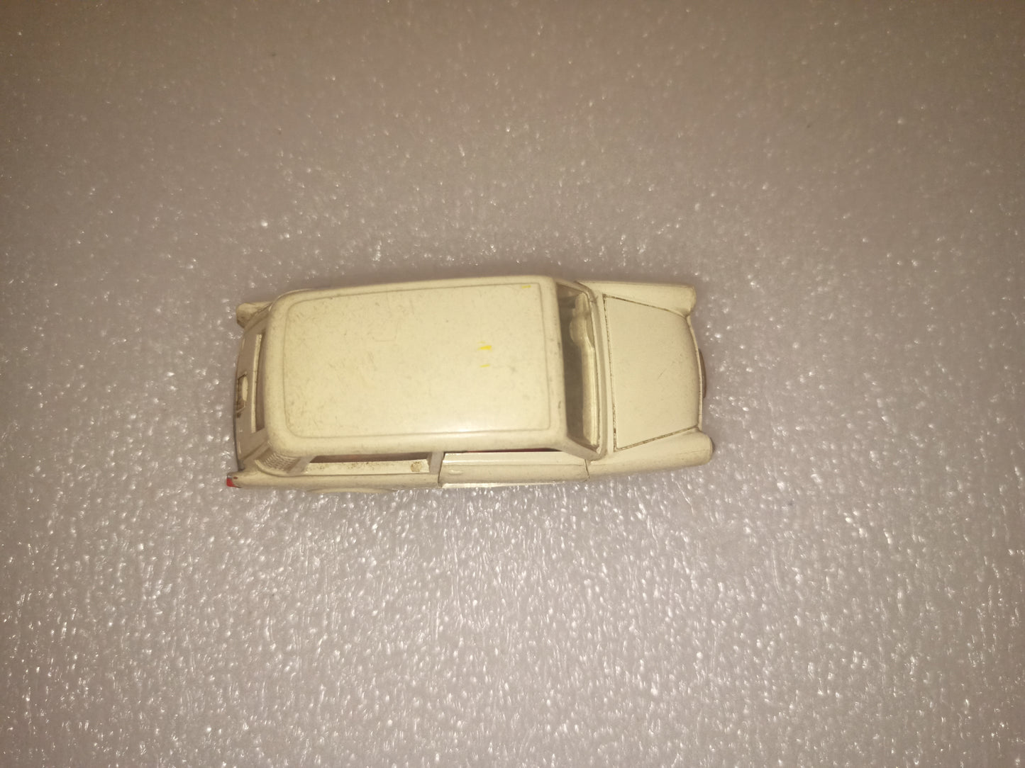 Bianchina Panoramica Politoys
Scala 1:41
Made in Italy
N.77 in plastica