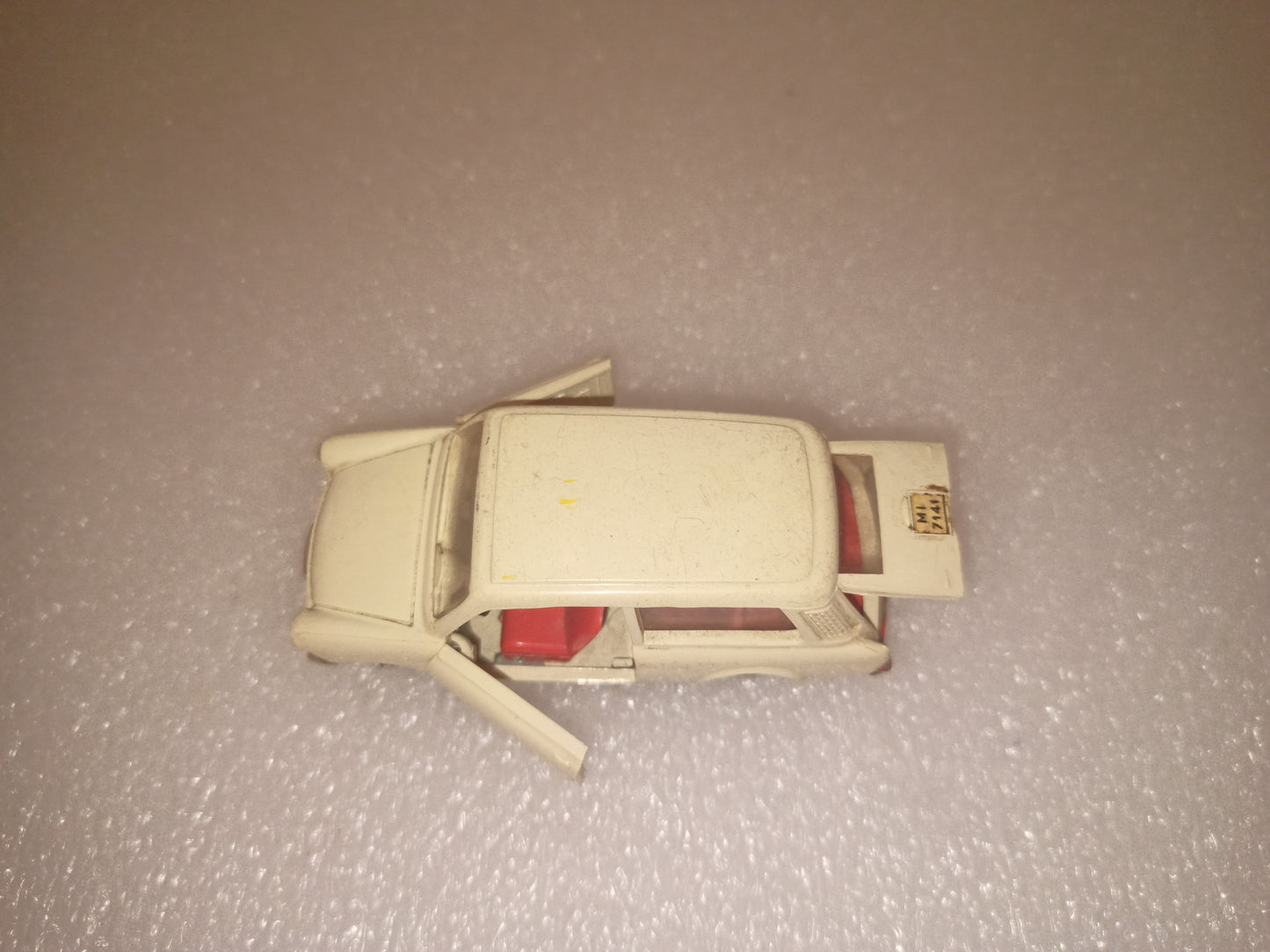 Bianchina Panoramica Politoys
Scala 1:41
Made in Italy
N.77 in plastica