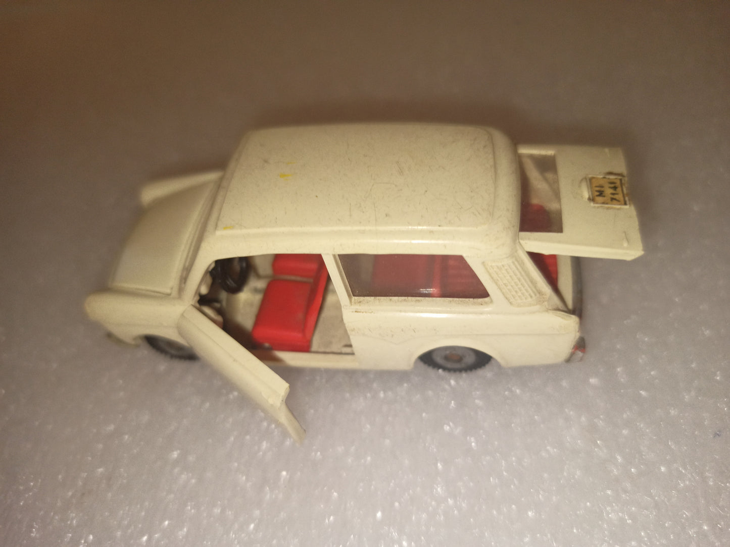 Bianchina Panoramica Politoys
Scala 1:41
Made in Italy
N.77 in plastica