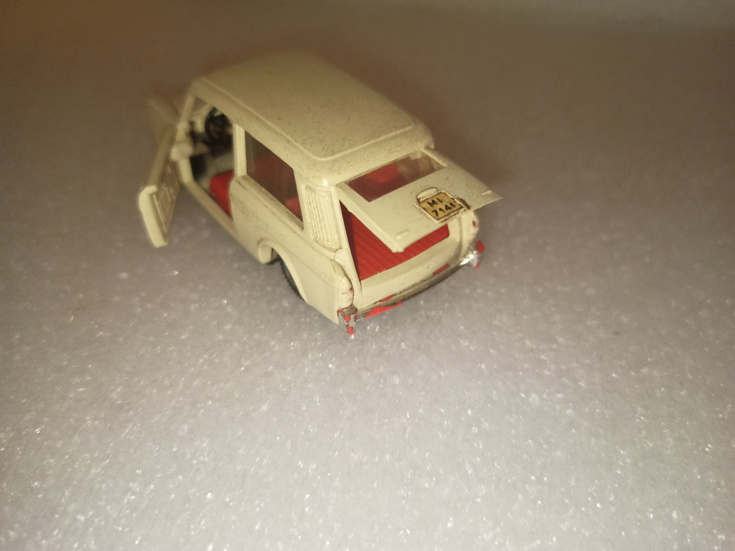 Bianchina Panoramica Politoys
Scala 1:41
Made in Italy
N.77 in plastica